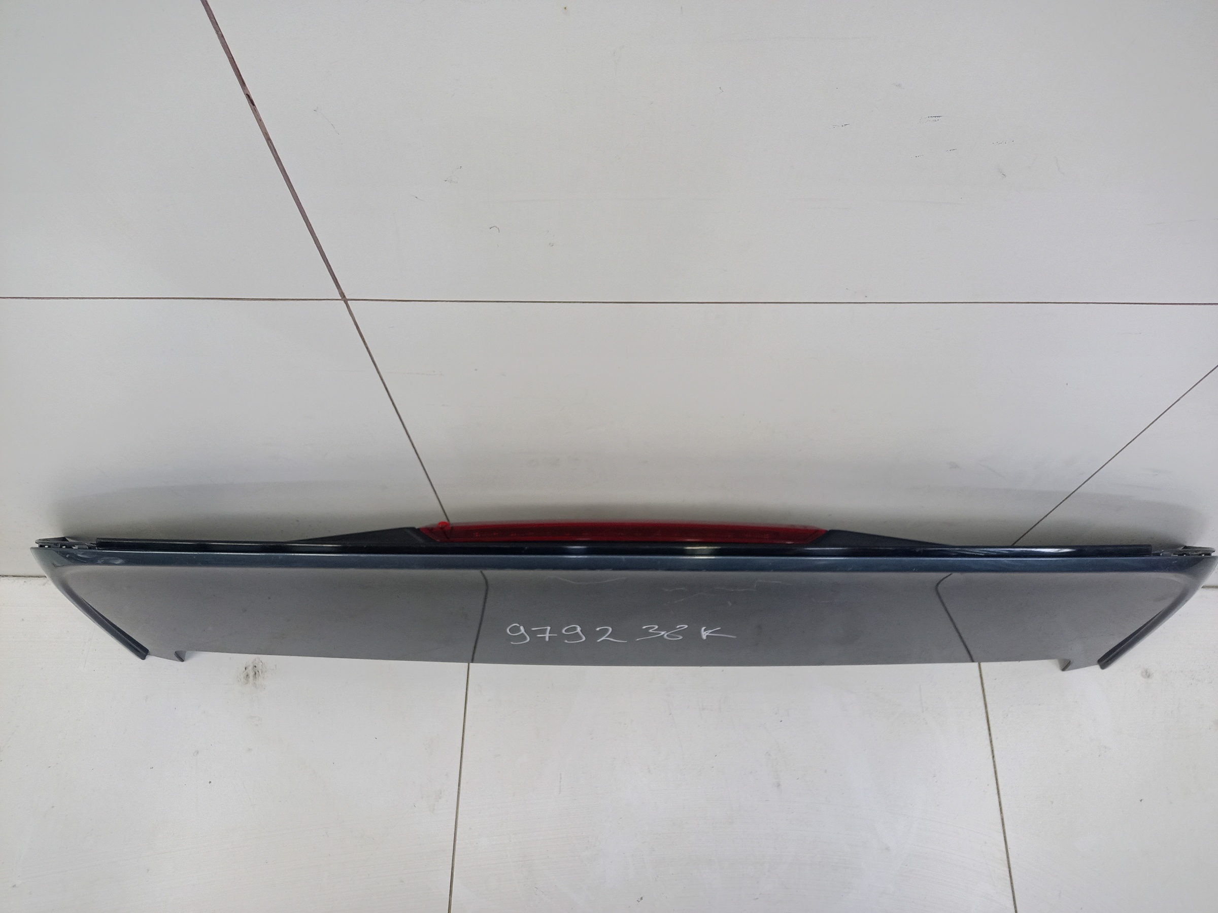 Спойлер крышки багажника Geely Monjaro