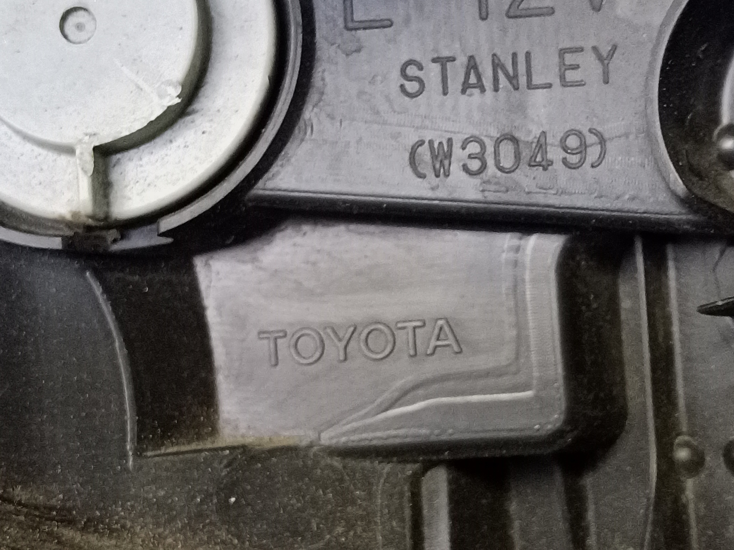 Фара передняя левая Toyota RAV4 CA40 Restail LED