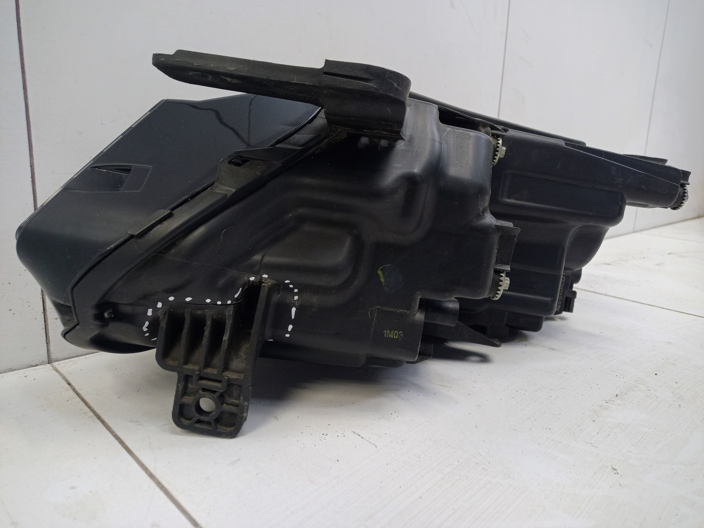 Фара передняя правая Geely Coolray LED