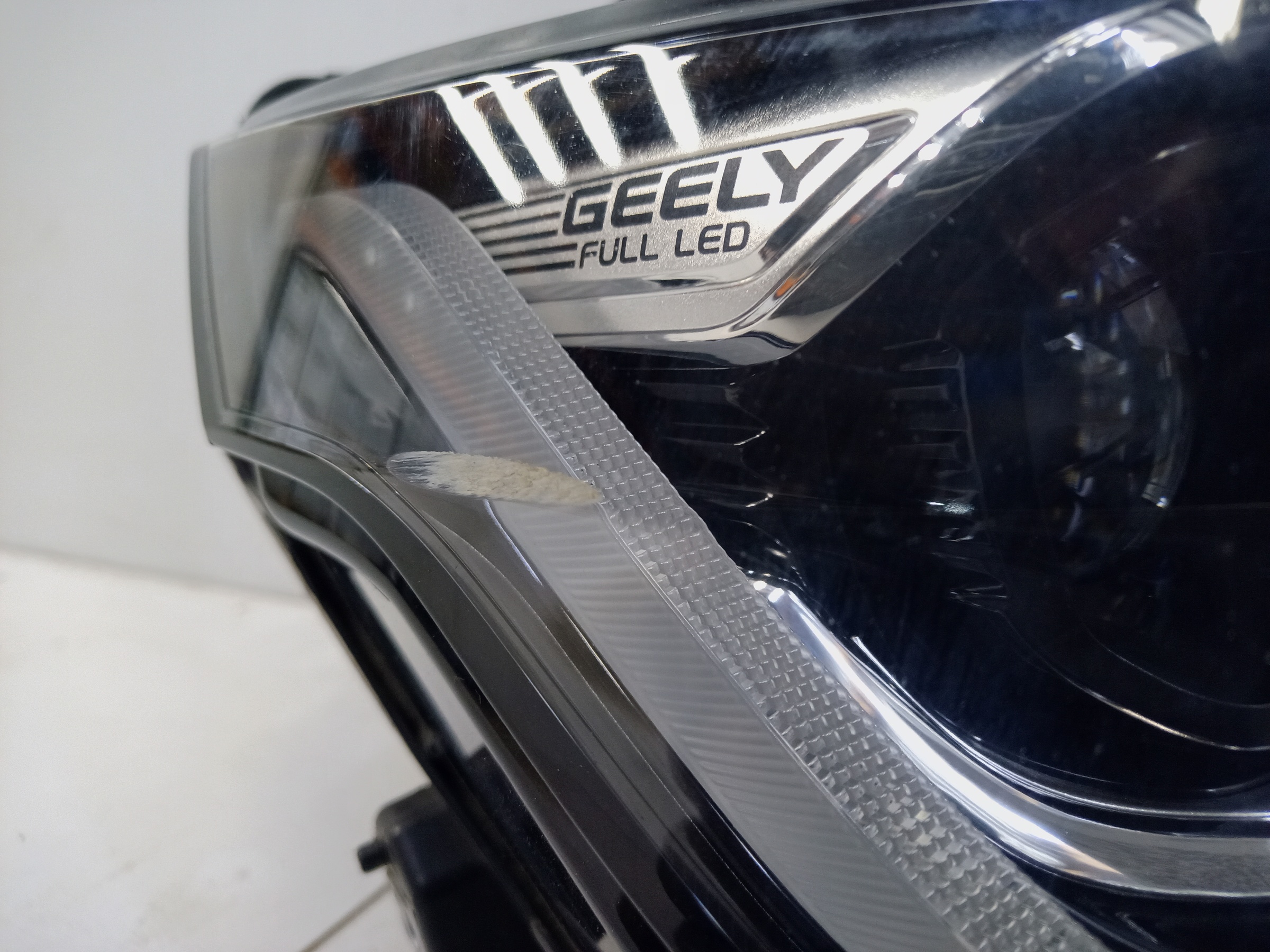 Фара передняя правая Geely Coolray LED