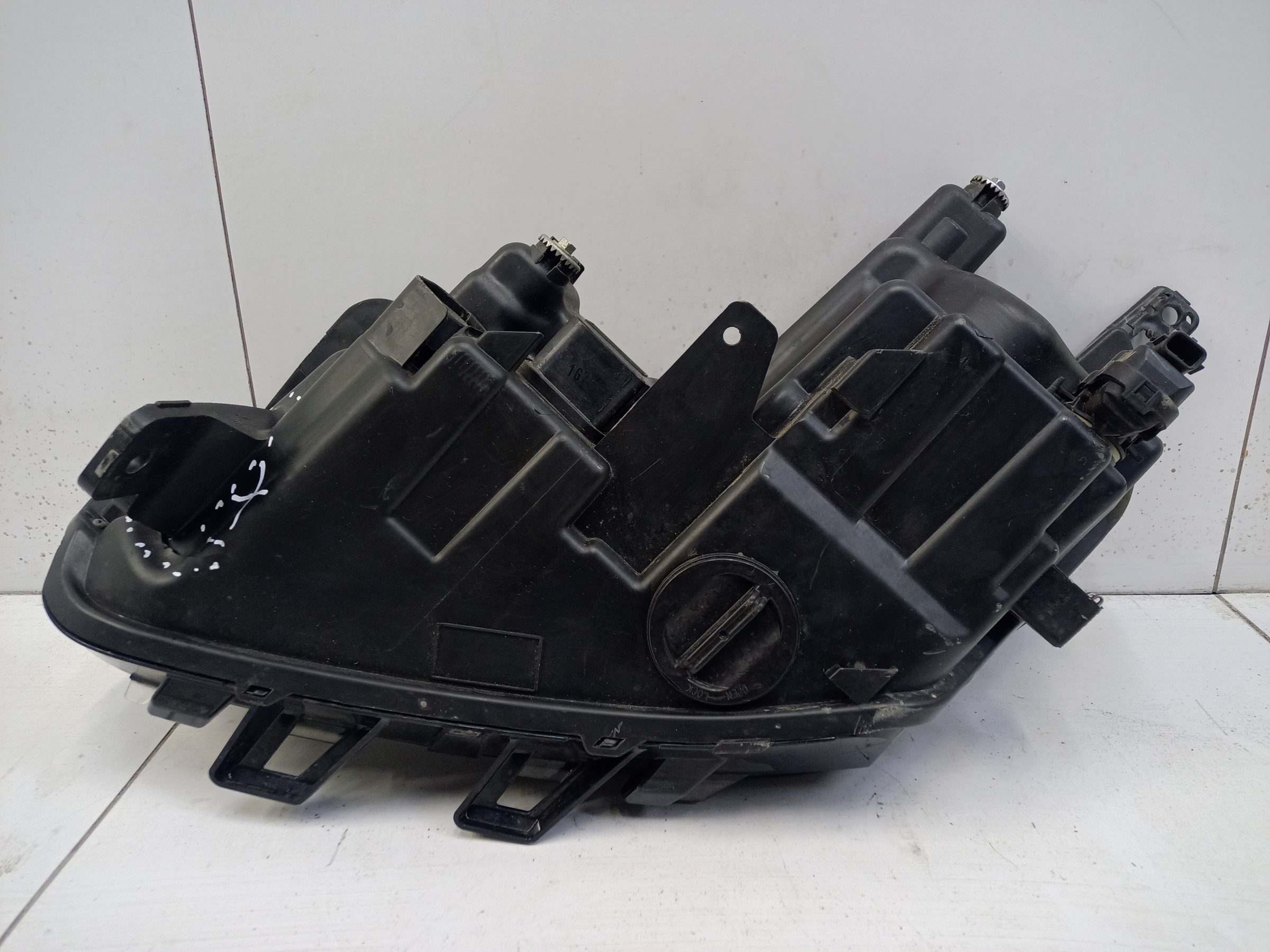 Фара передняя правая Geely Coolray LED