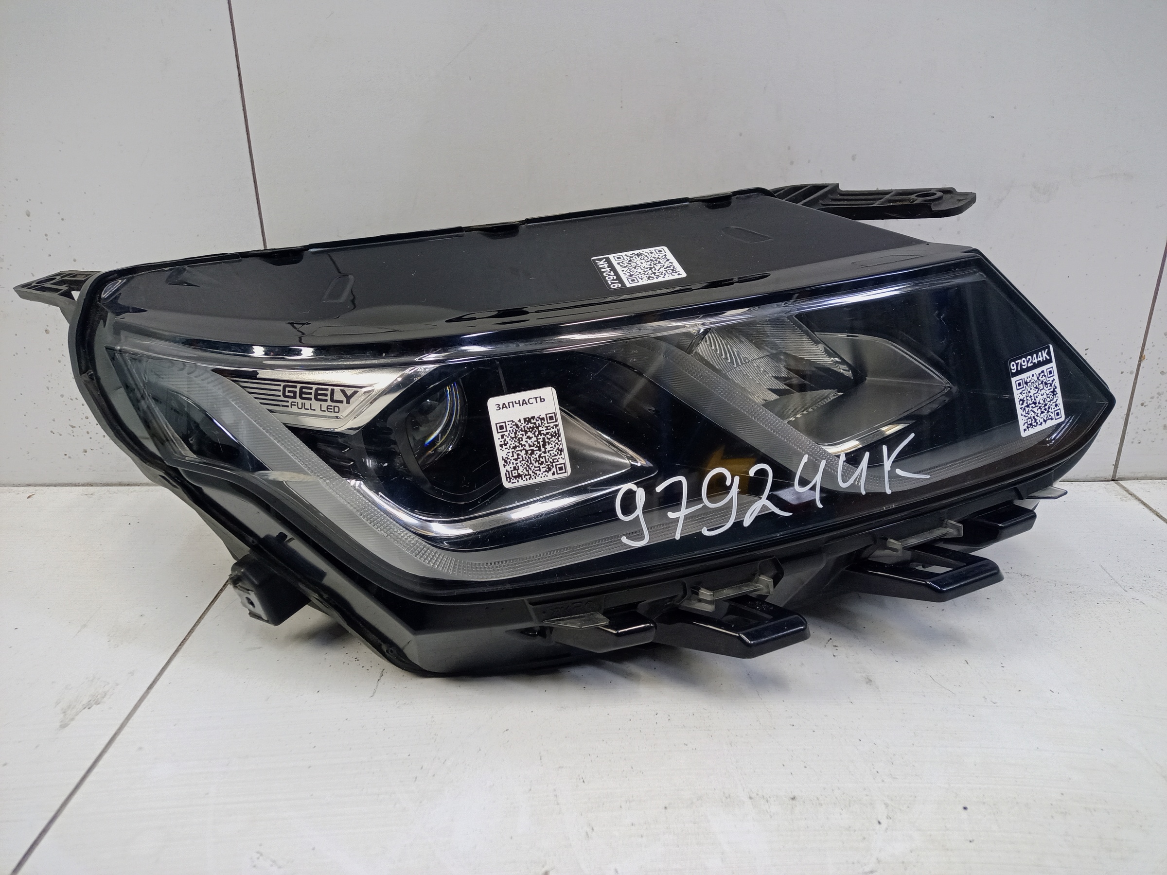 Фара передняя правая Geely Coolray LED