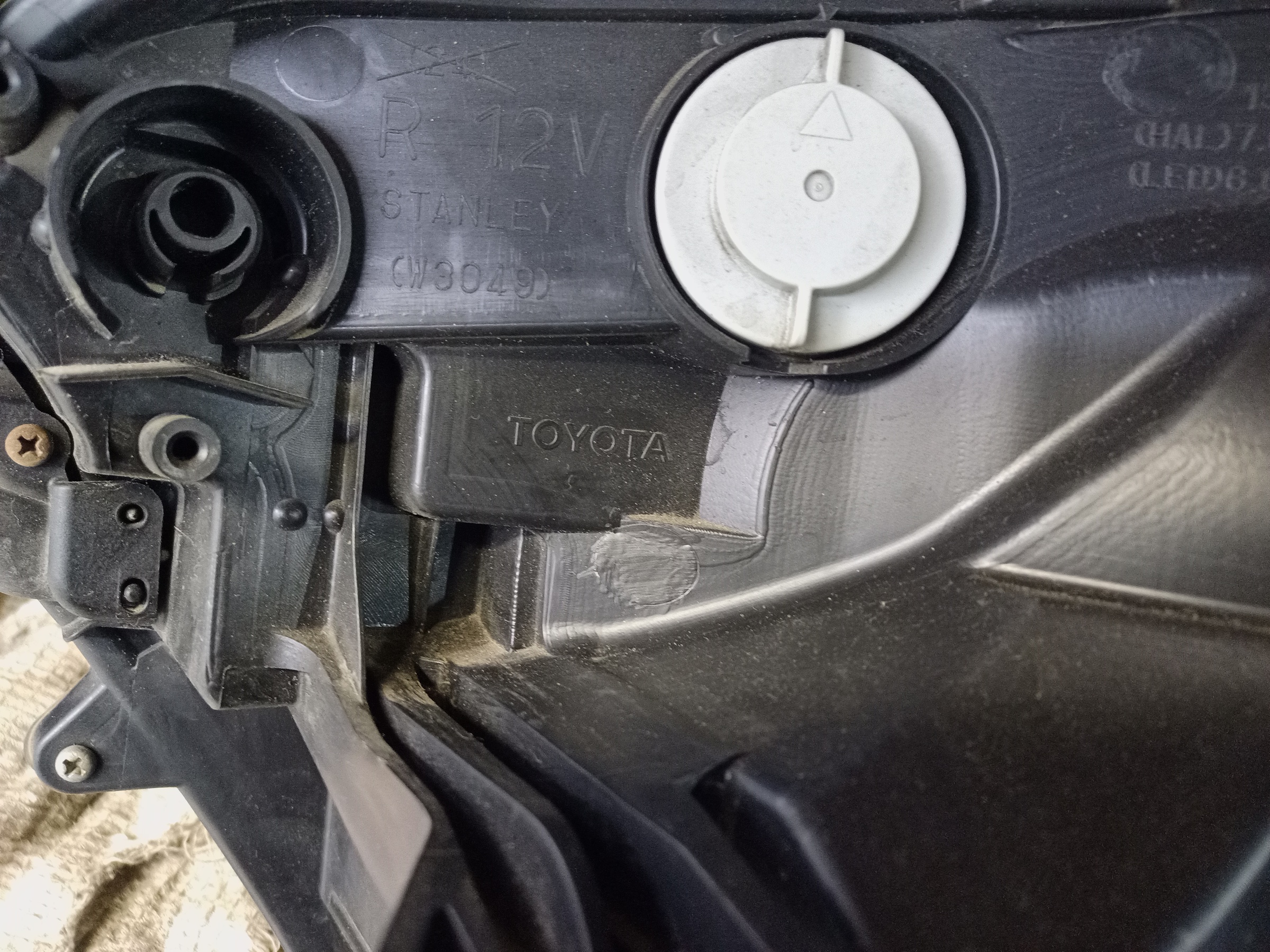 Фара передняя правая Toyota RAV4 CA40 Restail LED