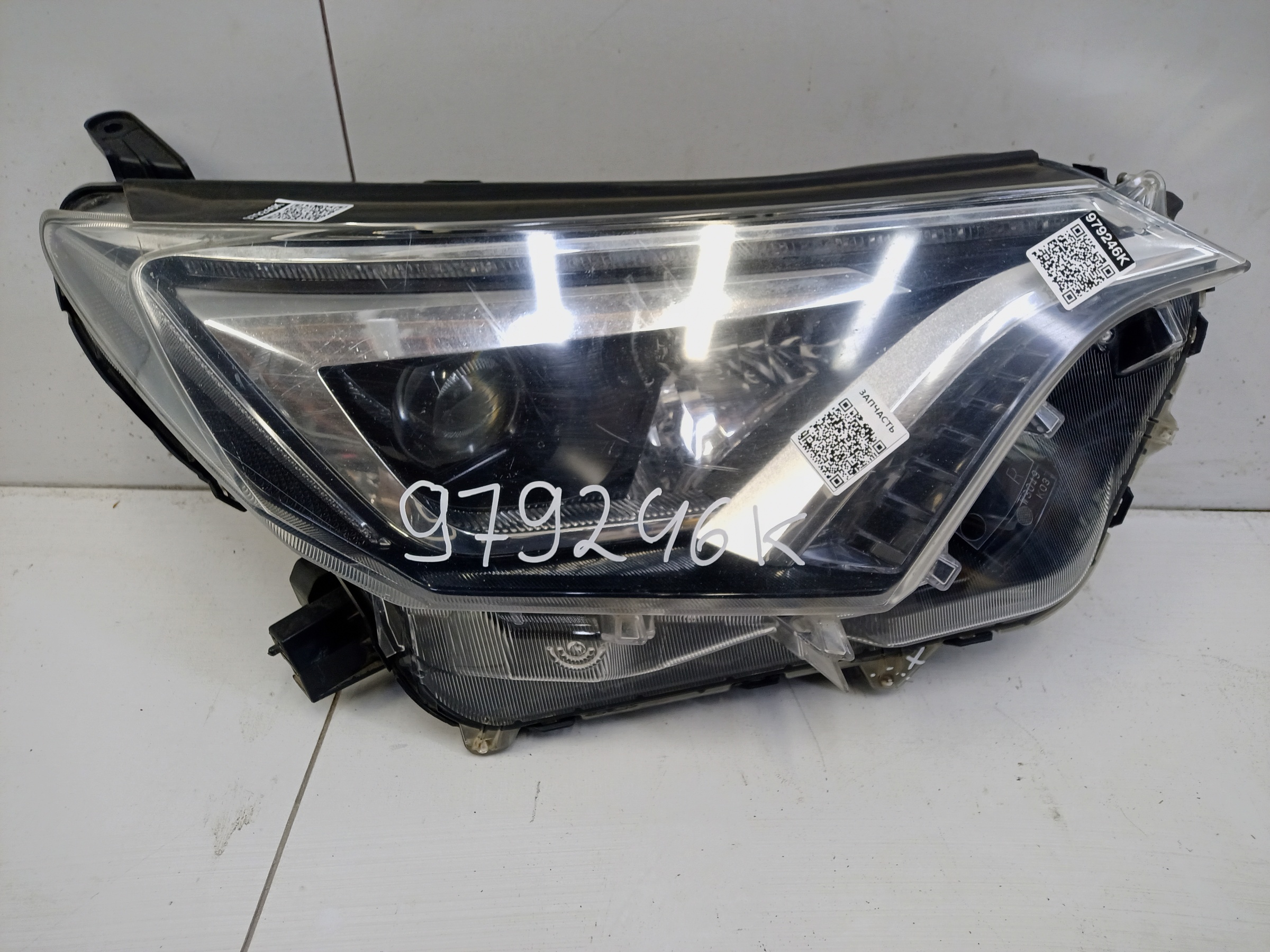 Фара передняя правая Toyota RAV4 CA40 Restail LED