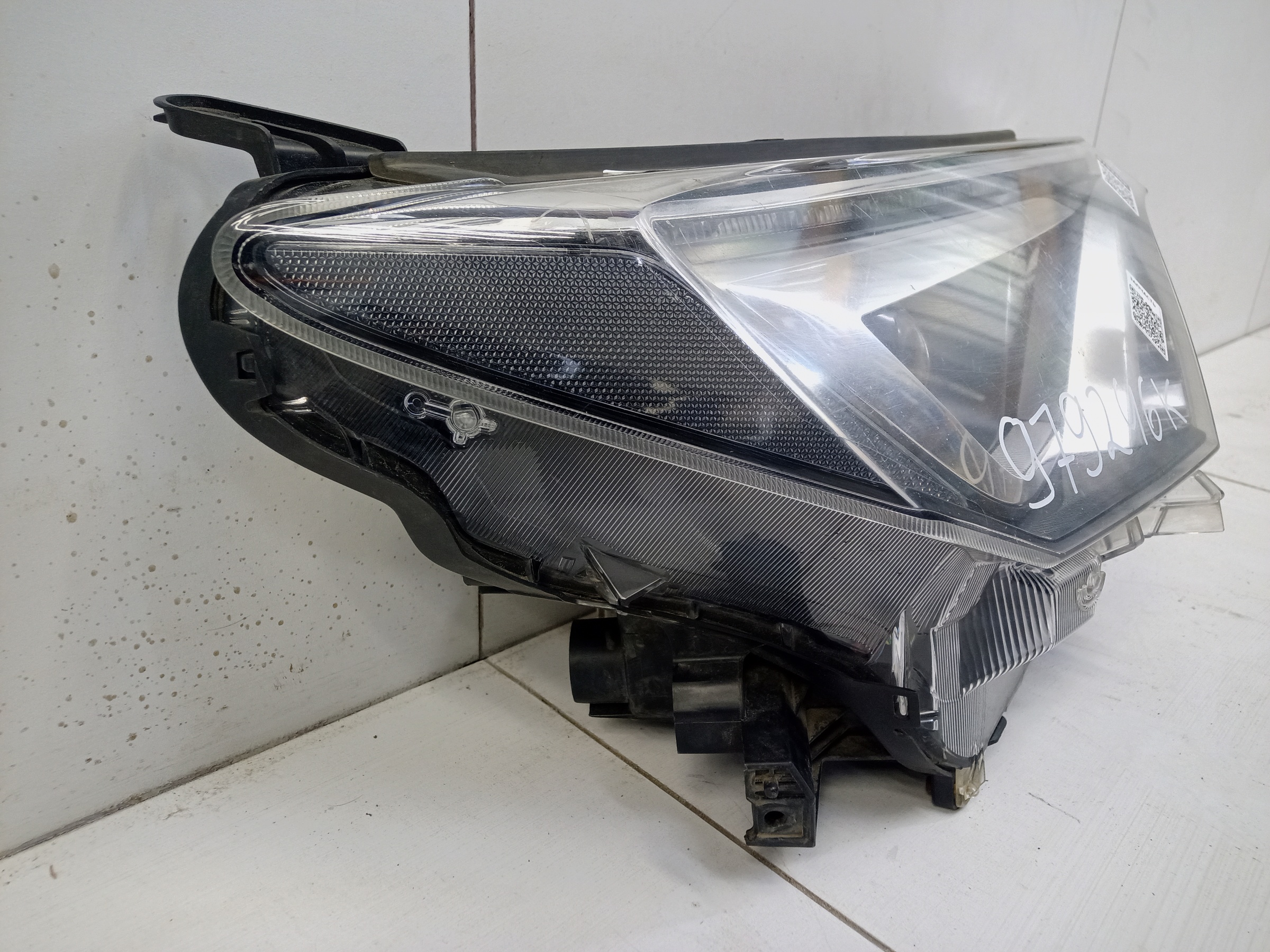 Фара передняя правая Toyota RAV4 CA40 Restail LED