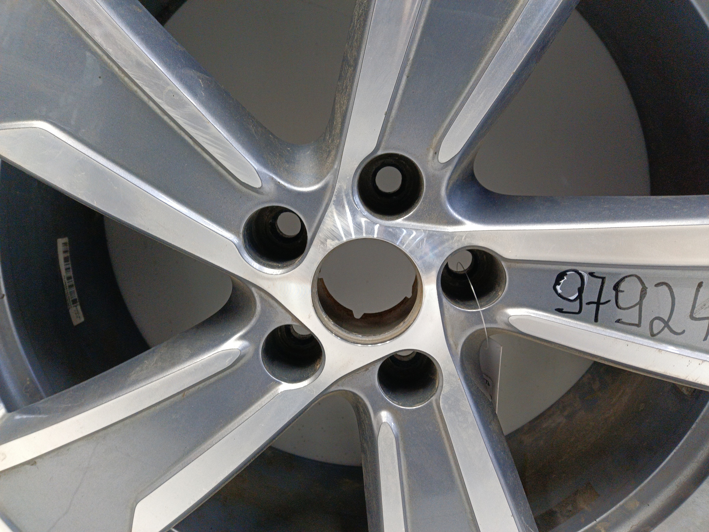 Диск колеса литой Geely Okavango Restail R19