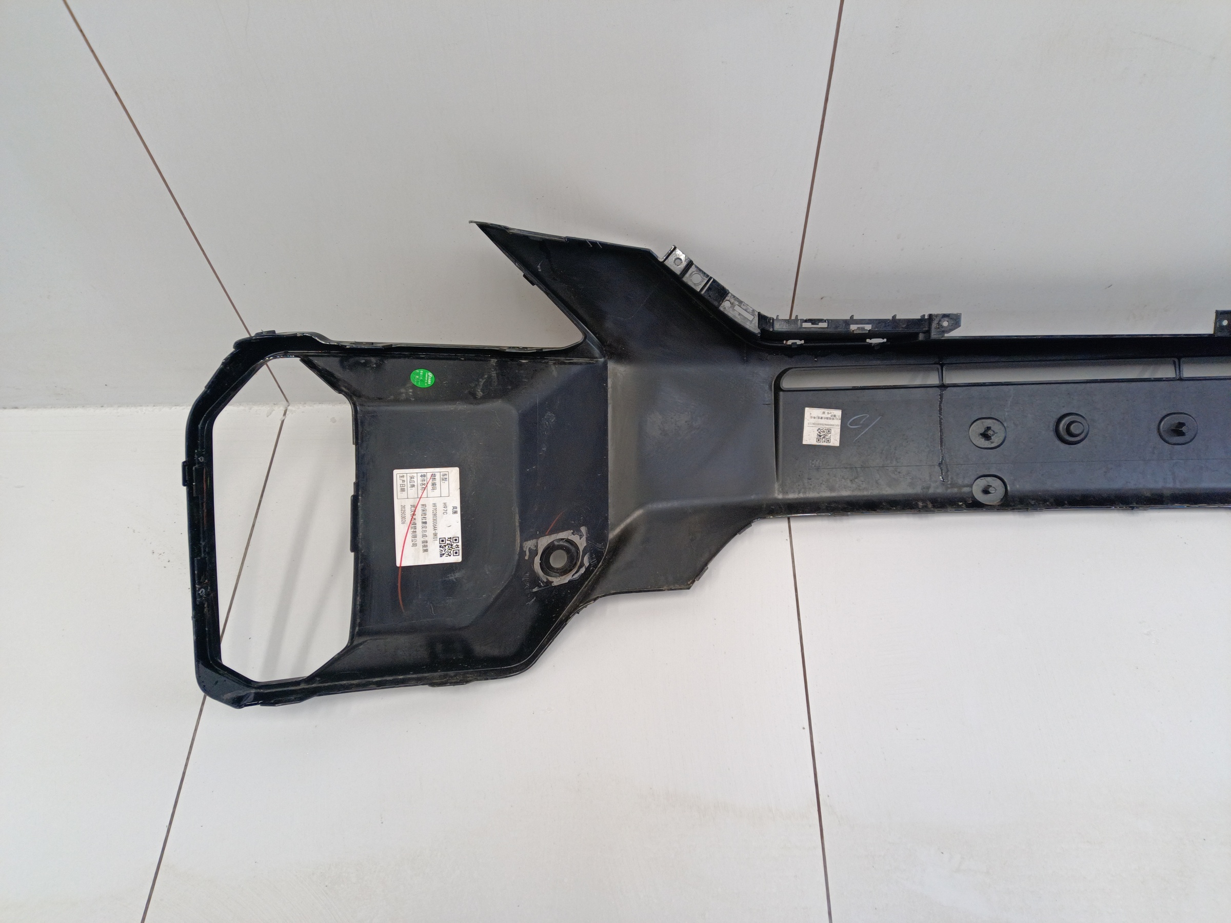 Накладка переднего бампера центральная Voyah Free Restail