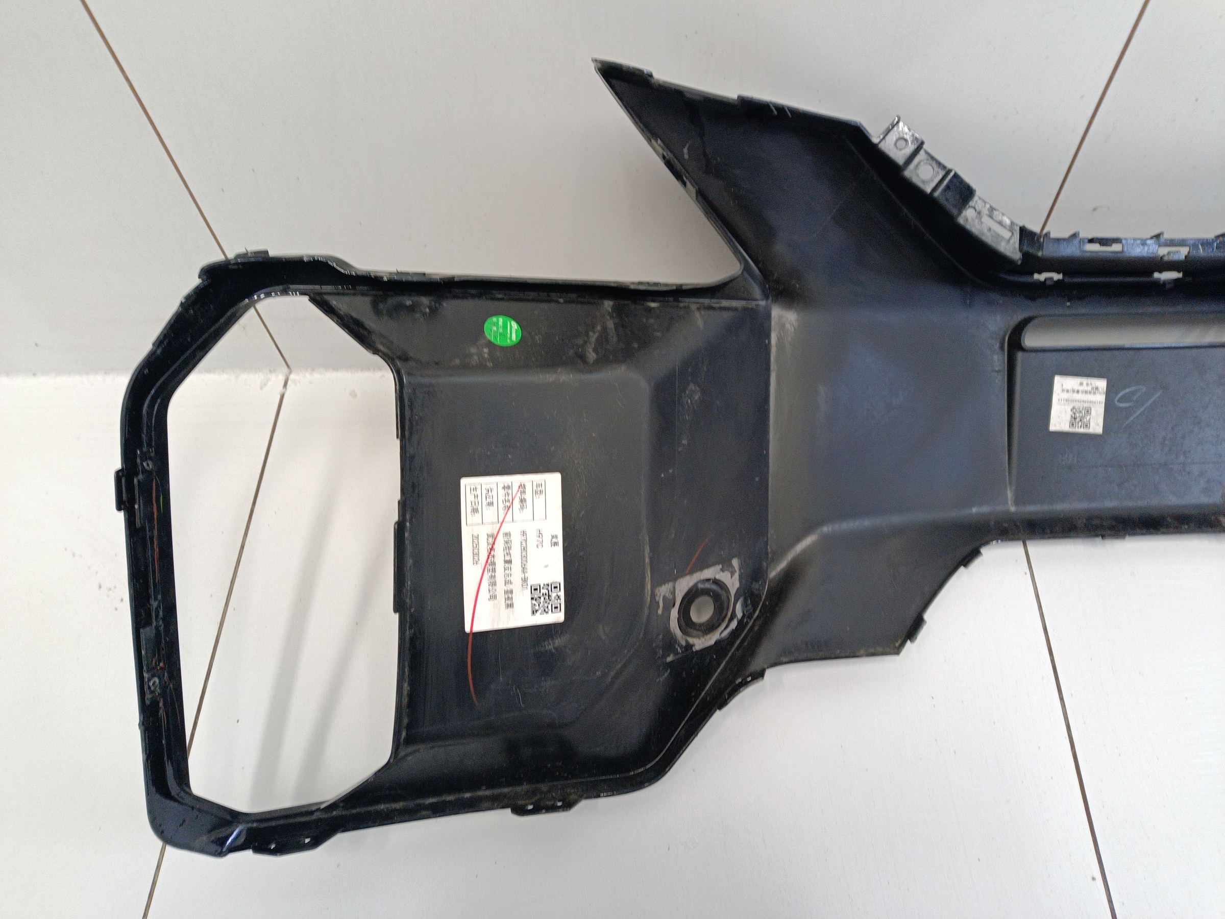 Накладка переднего бампера центральная Voyah Free Restail