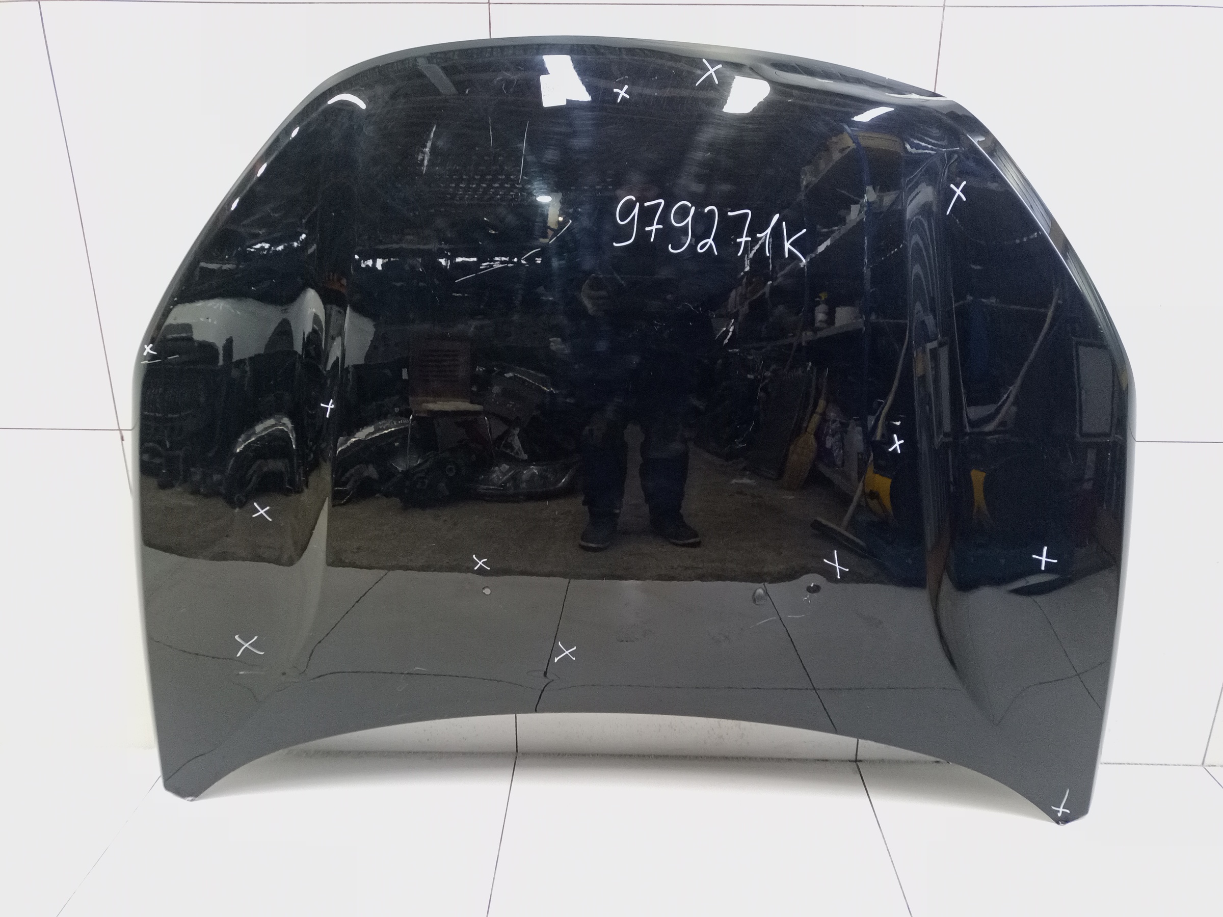 Капот Lada Vesta