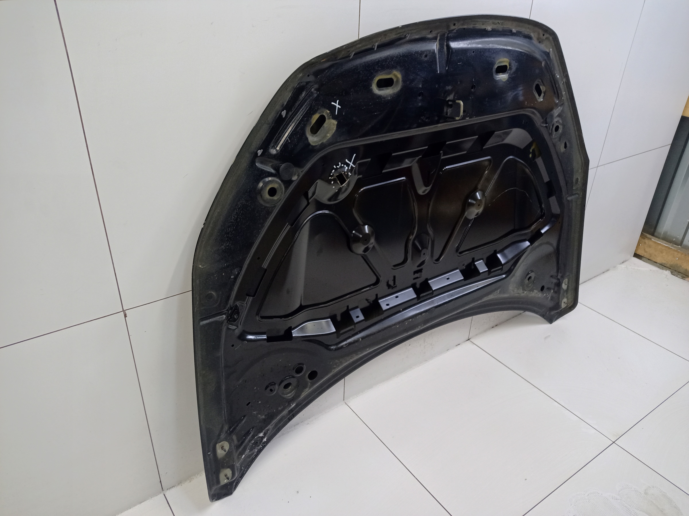 Капот Lada Vesta