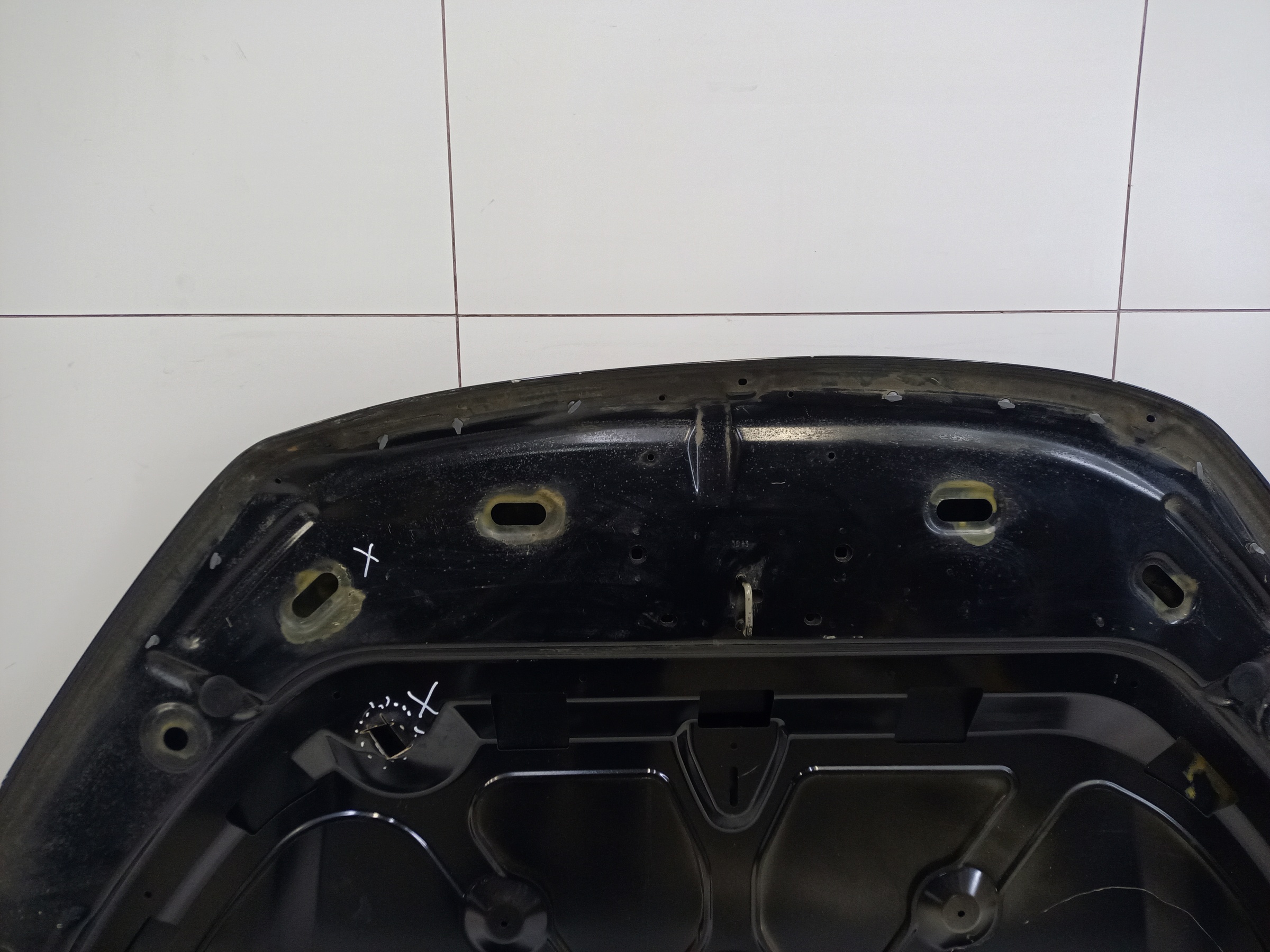 Капот Lada Vesta