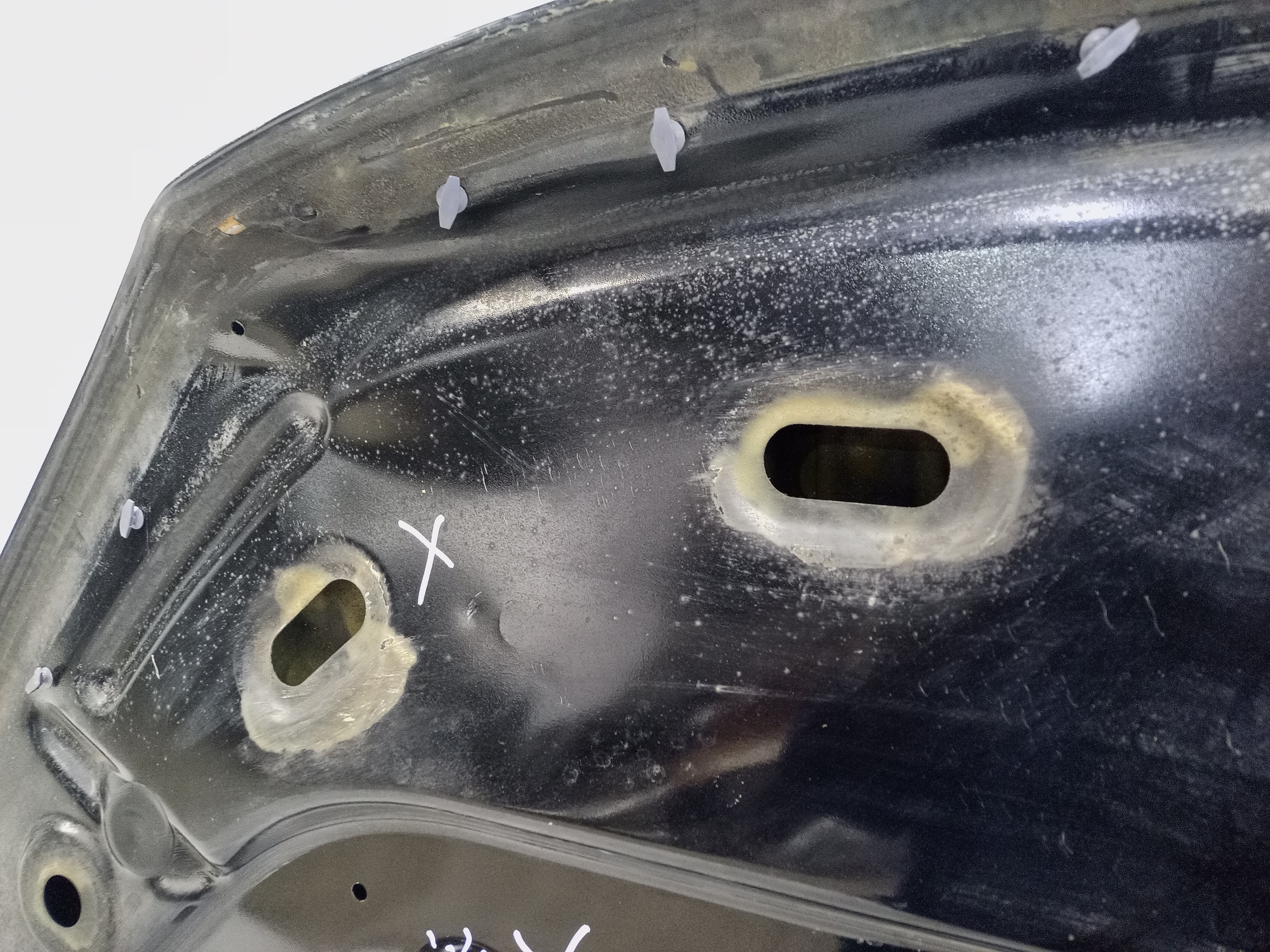 Капот Lada Vesta