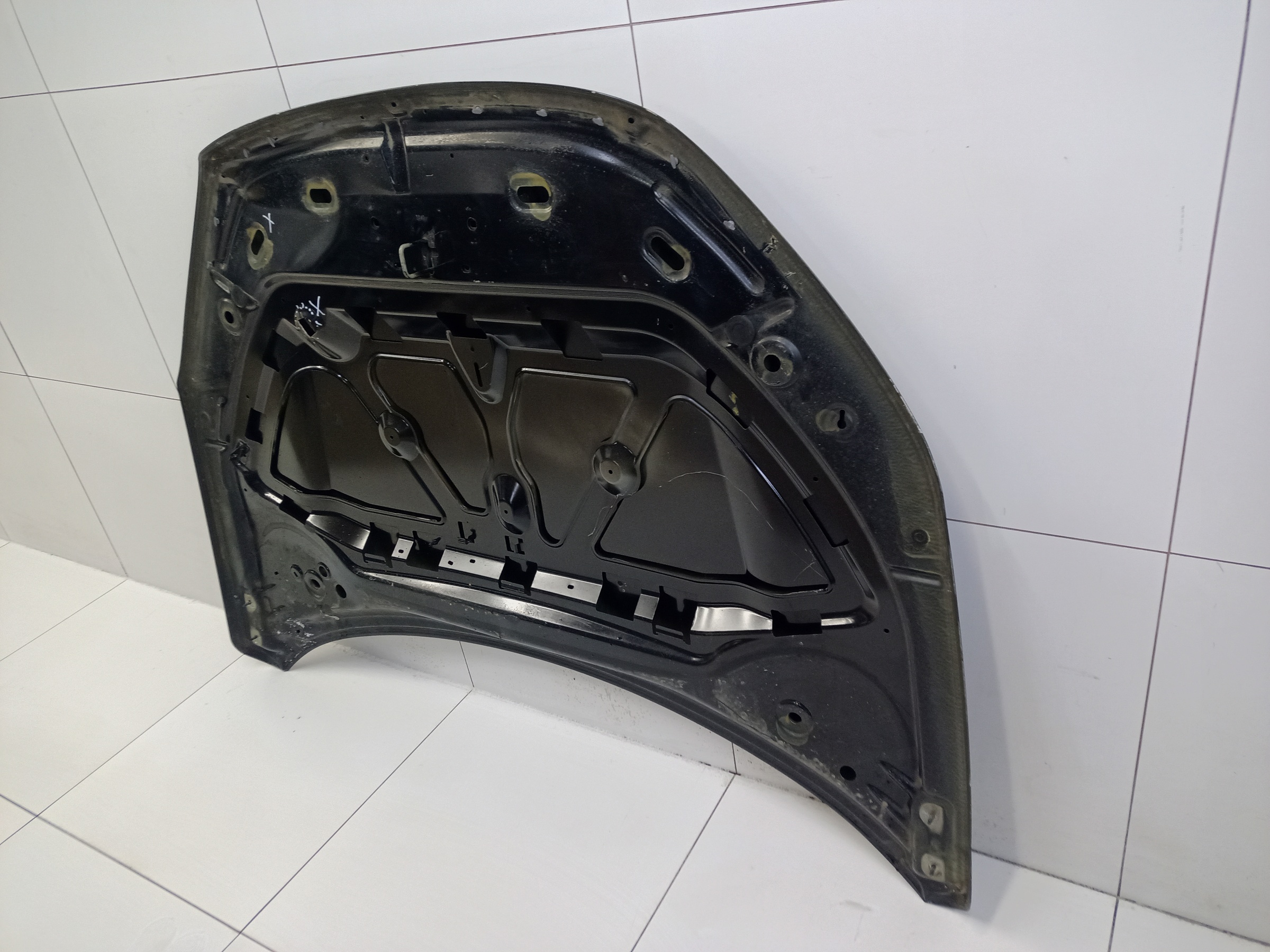 Капот Lada Vesta