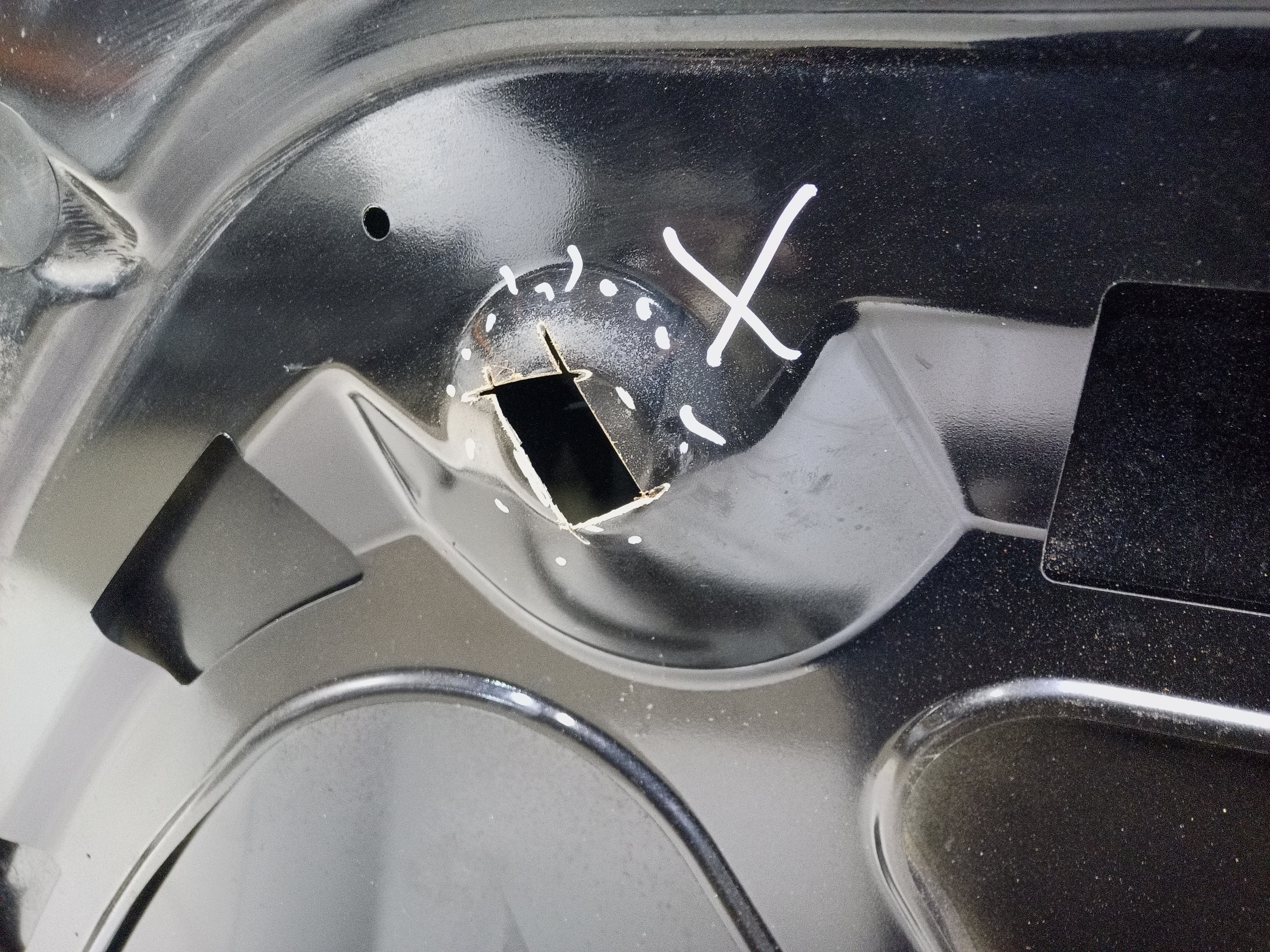 Капот Lada Vesta