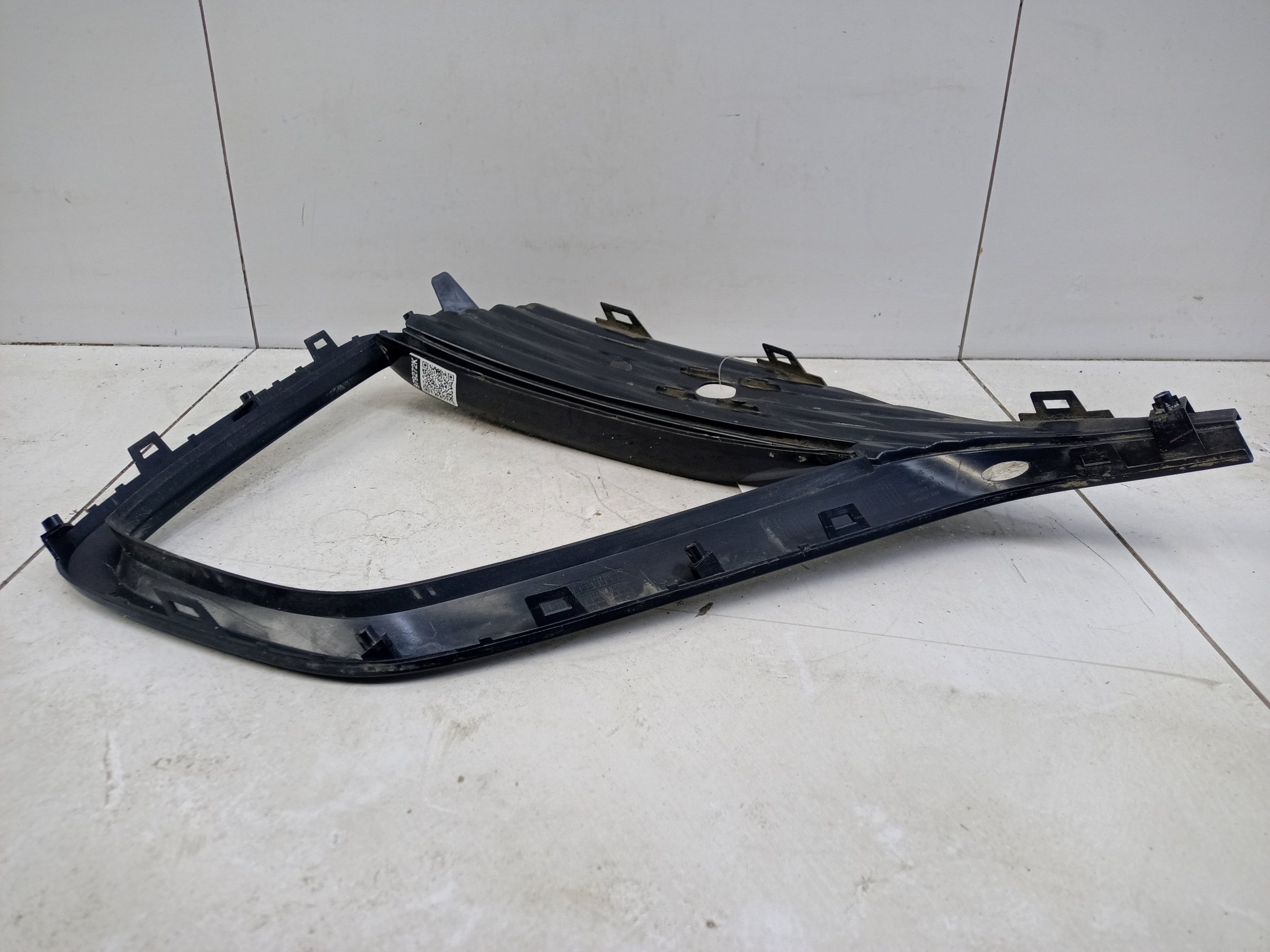 Накладка переднего бампера правая Hongqi HS5 1 Restail