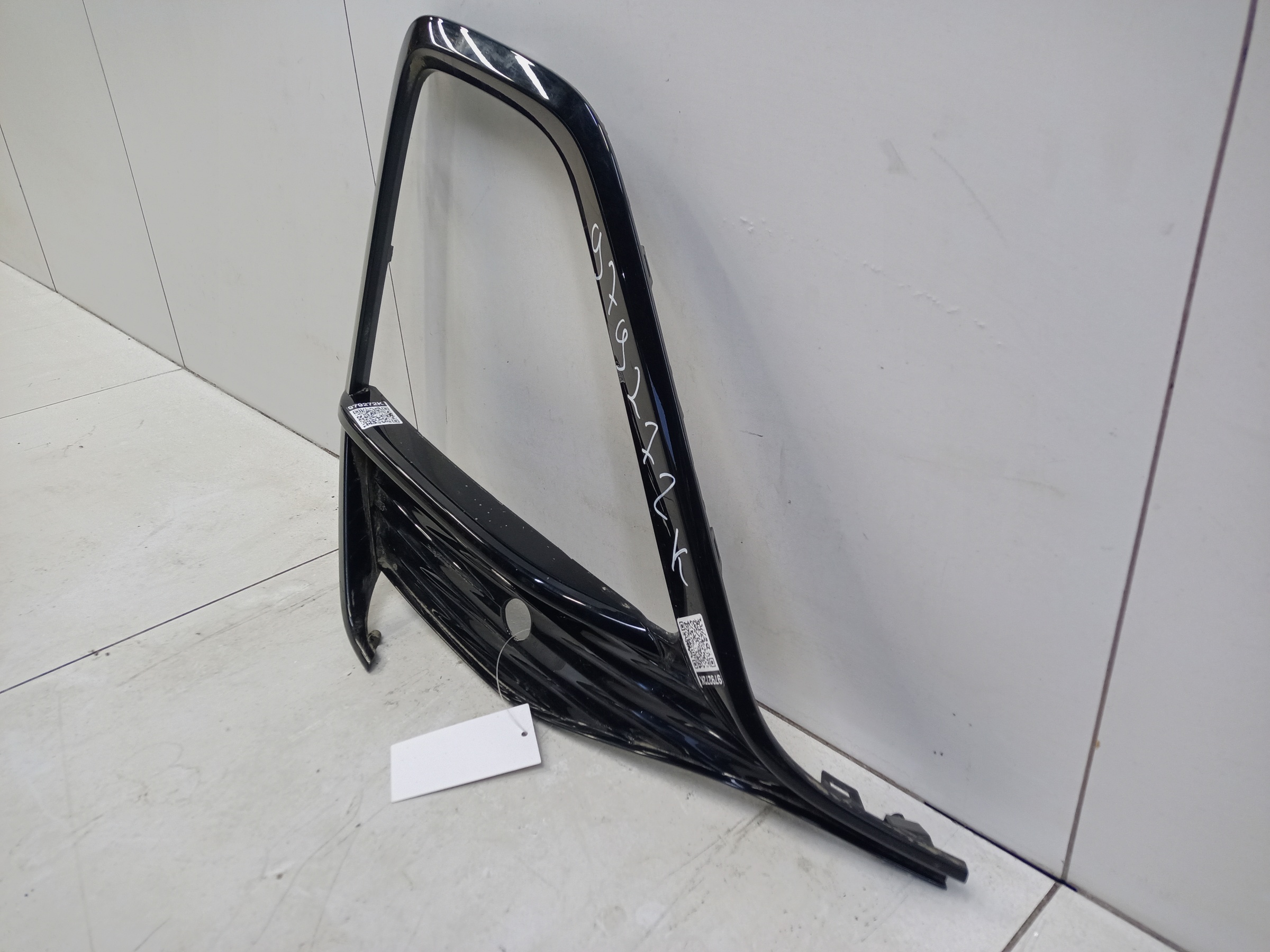 Накладка переднего бампера правая Hongqi HS5 1 Restail