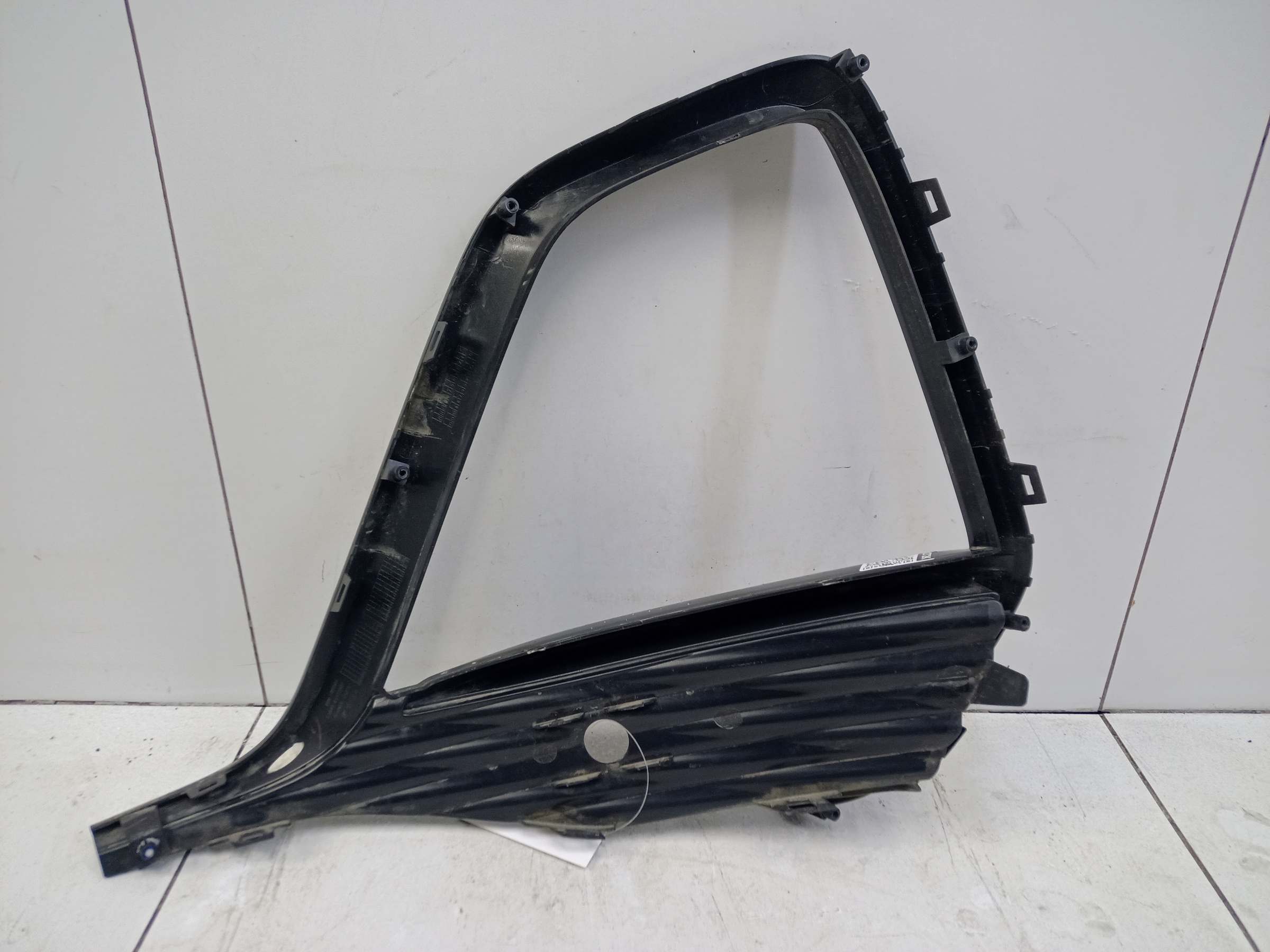 Накладка переднего бампера правая Hongqi HS5 1 Restail