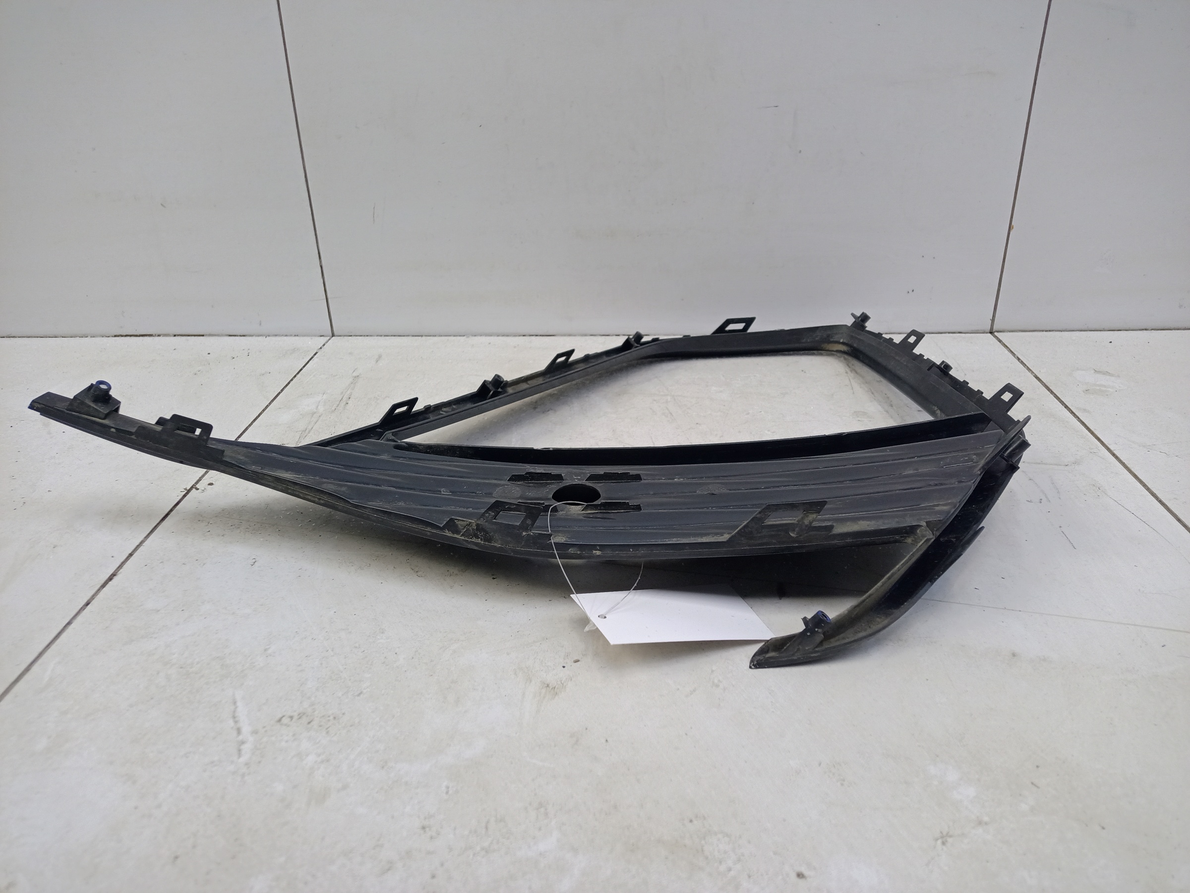 Накладка переднего бампера правая Hongqi HS5 1 Restail