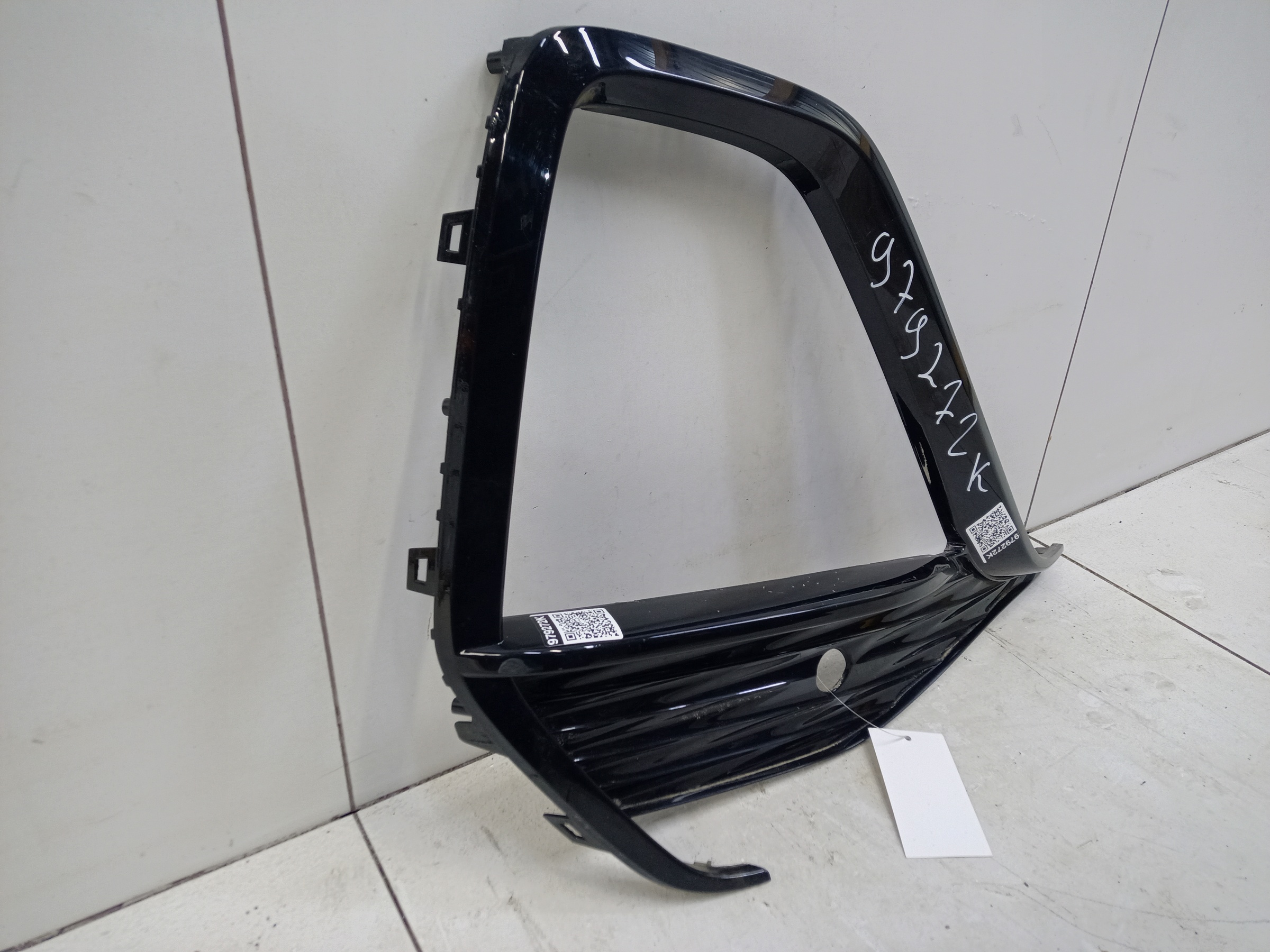 Накладка переднего бампера правая Hongqi HS5 1 Restail