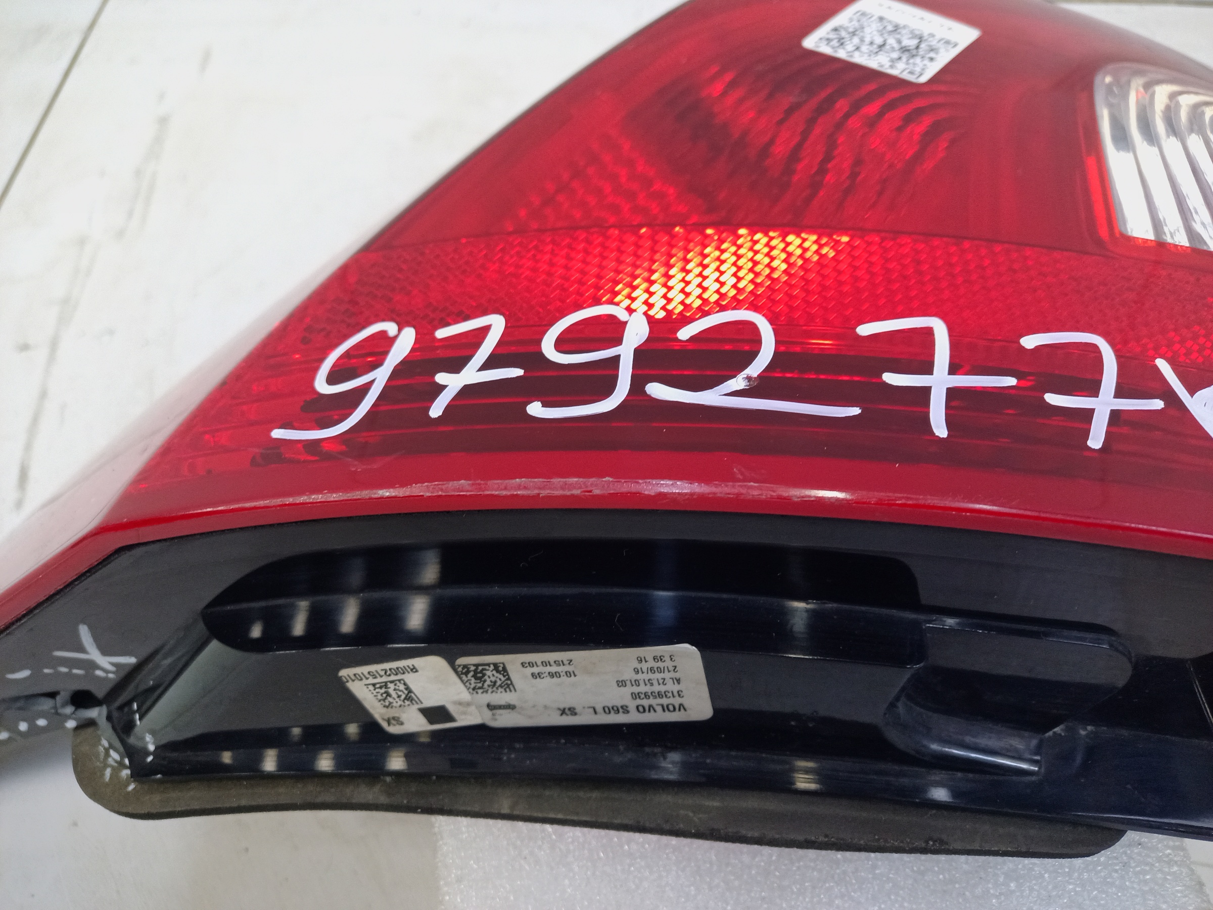 Фонарь задний левый наружный Volvo S60 2