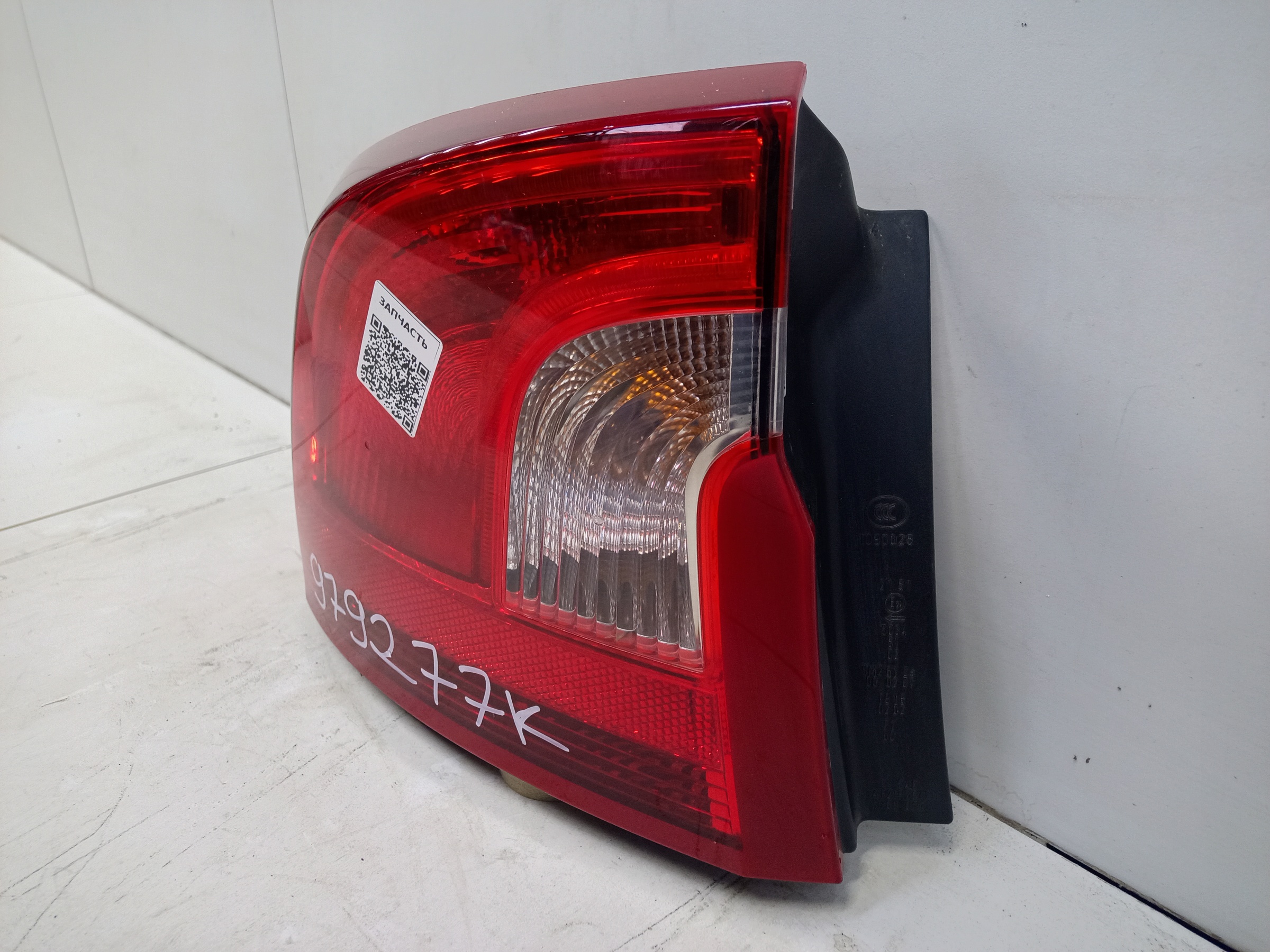 Фонарь задний левый наружный Volvo S60 2