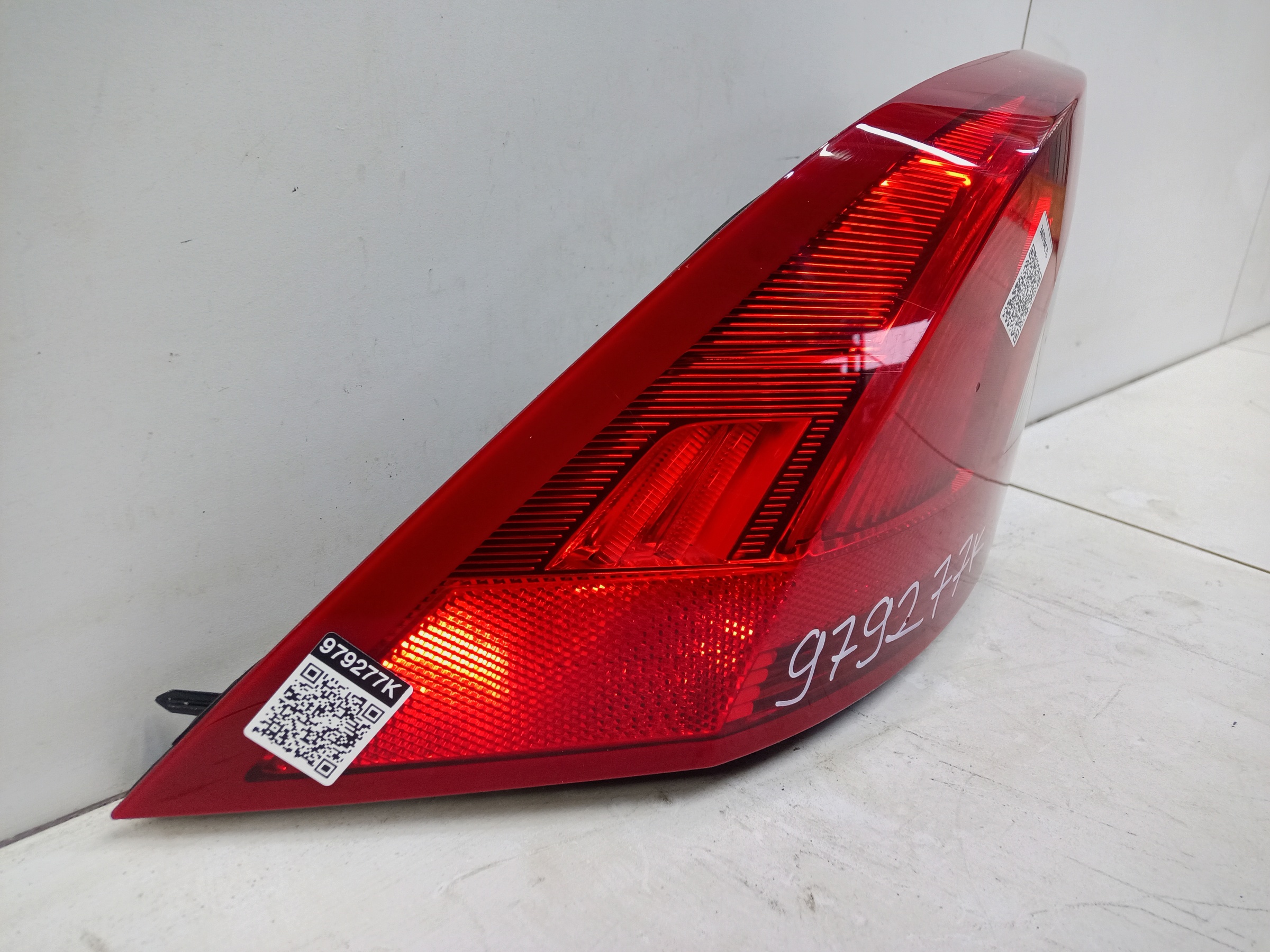 Фонарь задний левый наружный Volvo S60 2