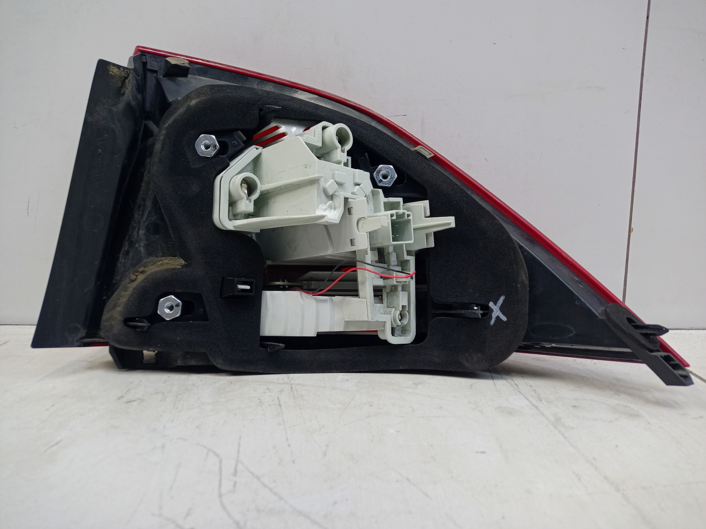 Фонарь задний левый наружный Volvo S60 2