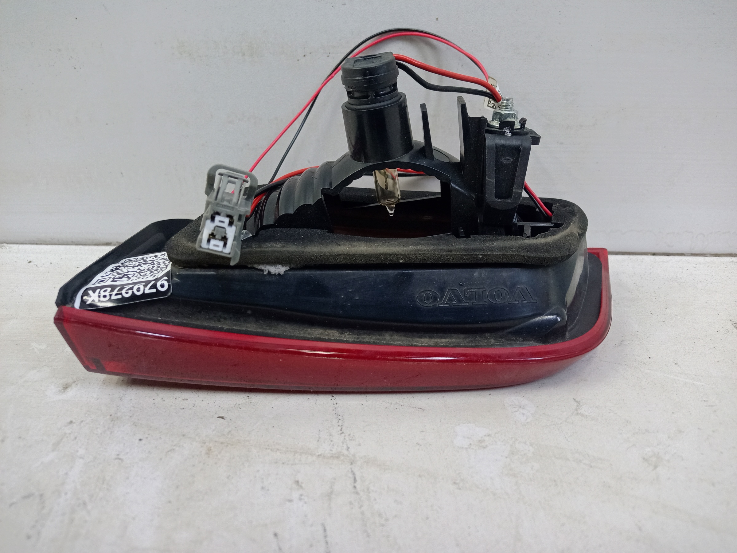 Фонарь задний левый внутренний Volvo S60 2