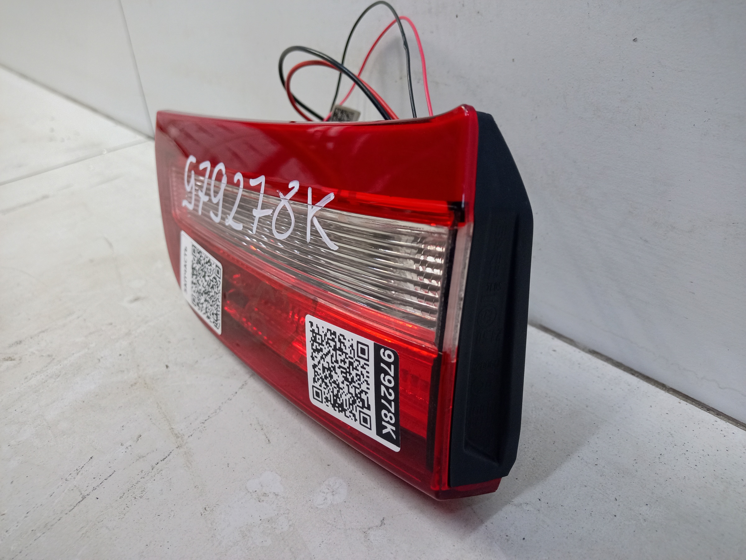 Фонарь задний левый внутренний Volvo S60 2