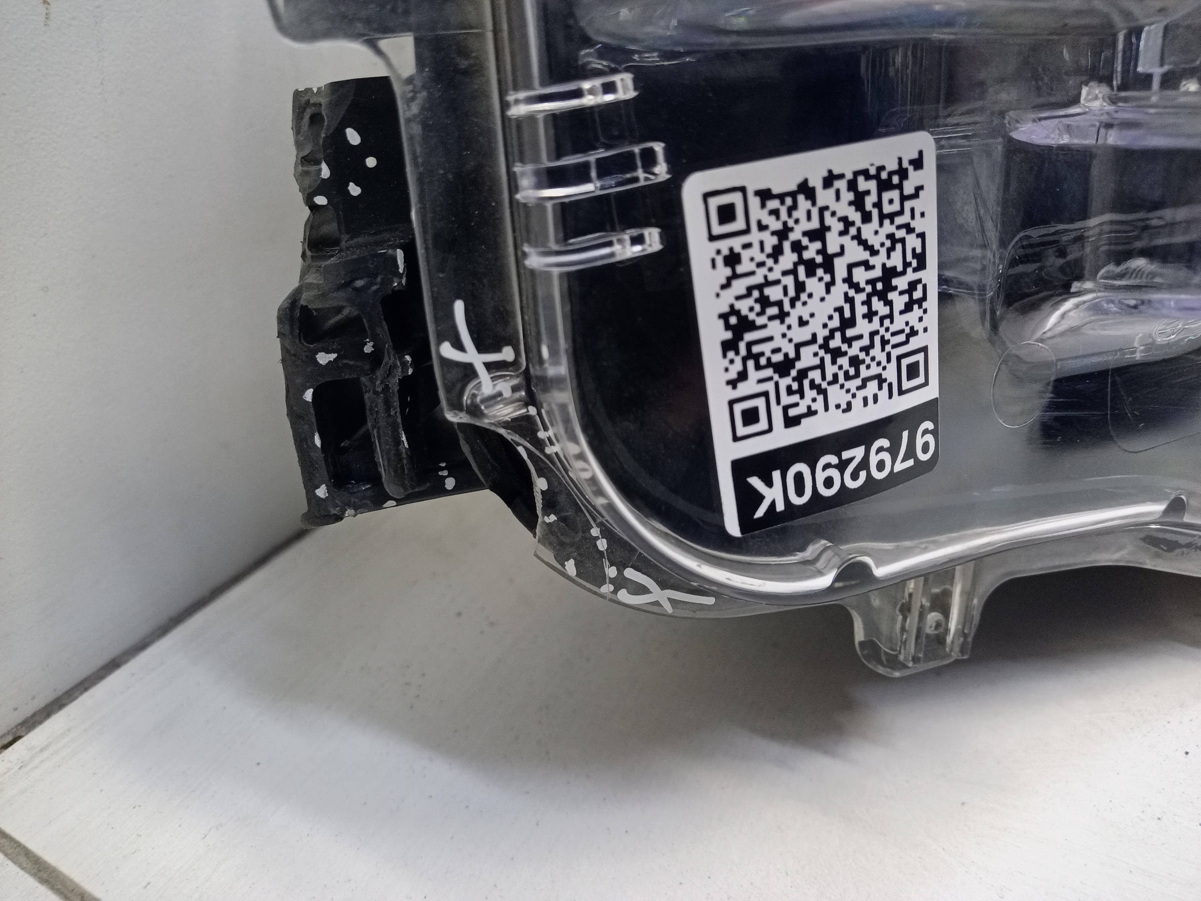 Фара передняя левая Toyota Fortuner 2 Restail LED