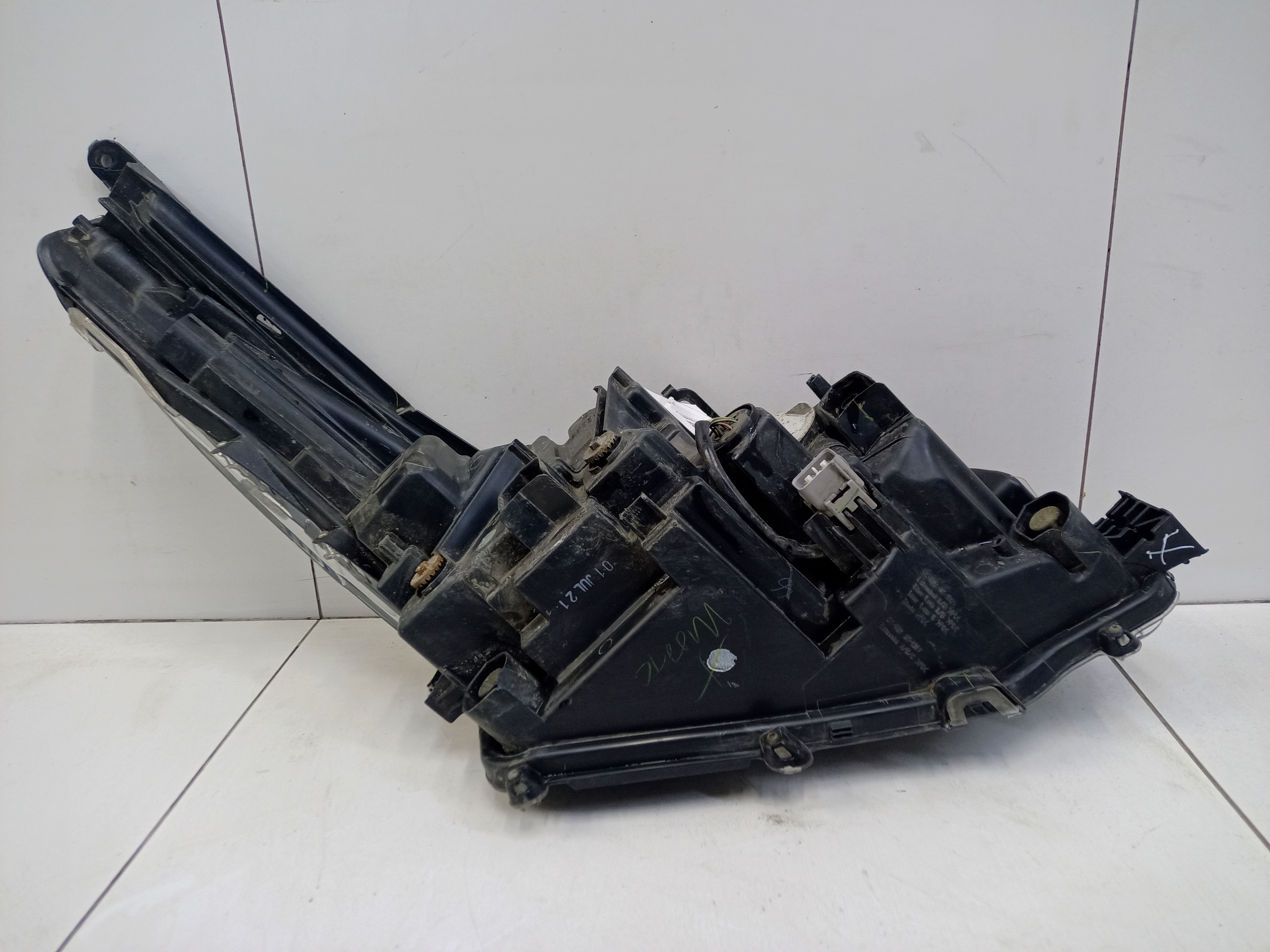 Фара передняя левая Toyota Fortuner 2 Restail LED