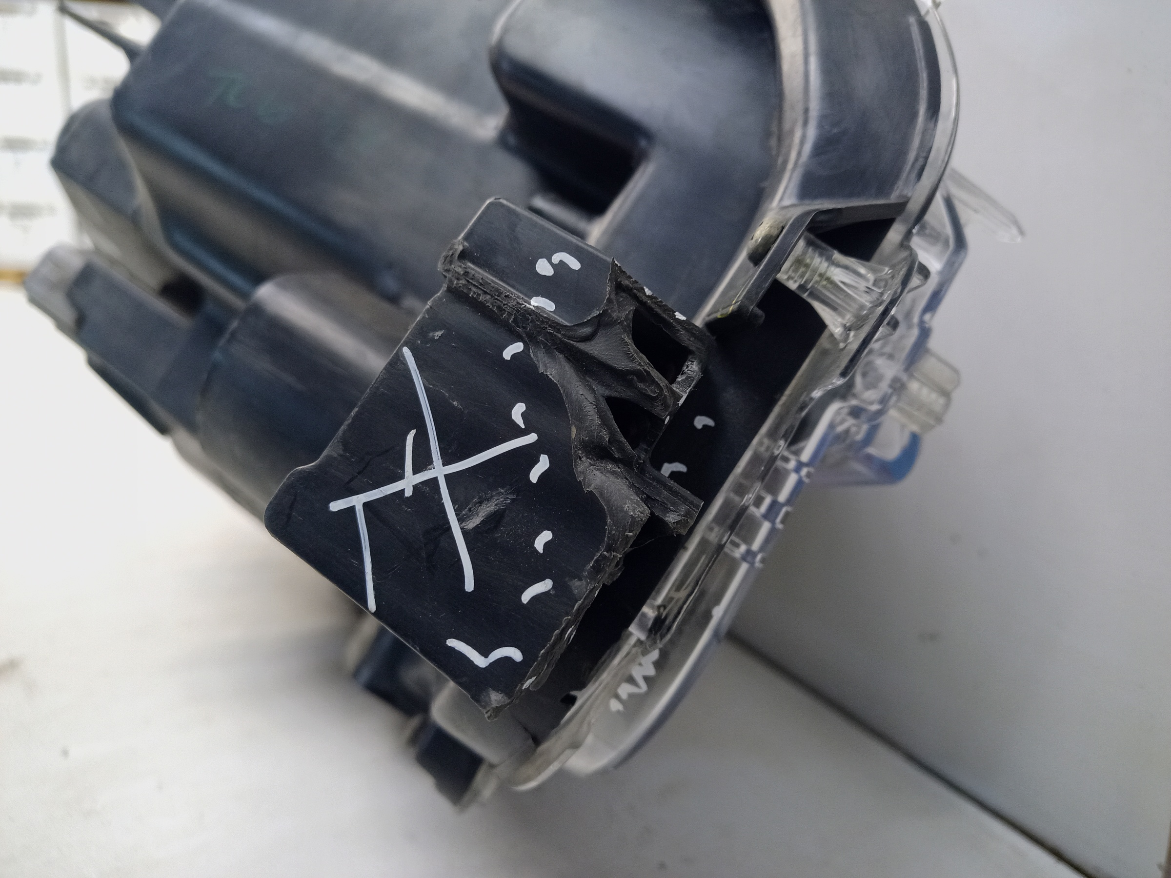 Фара передняя левая Toyota Fortuner 2 Restail LED