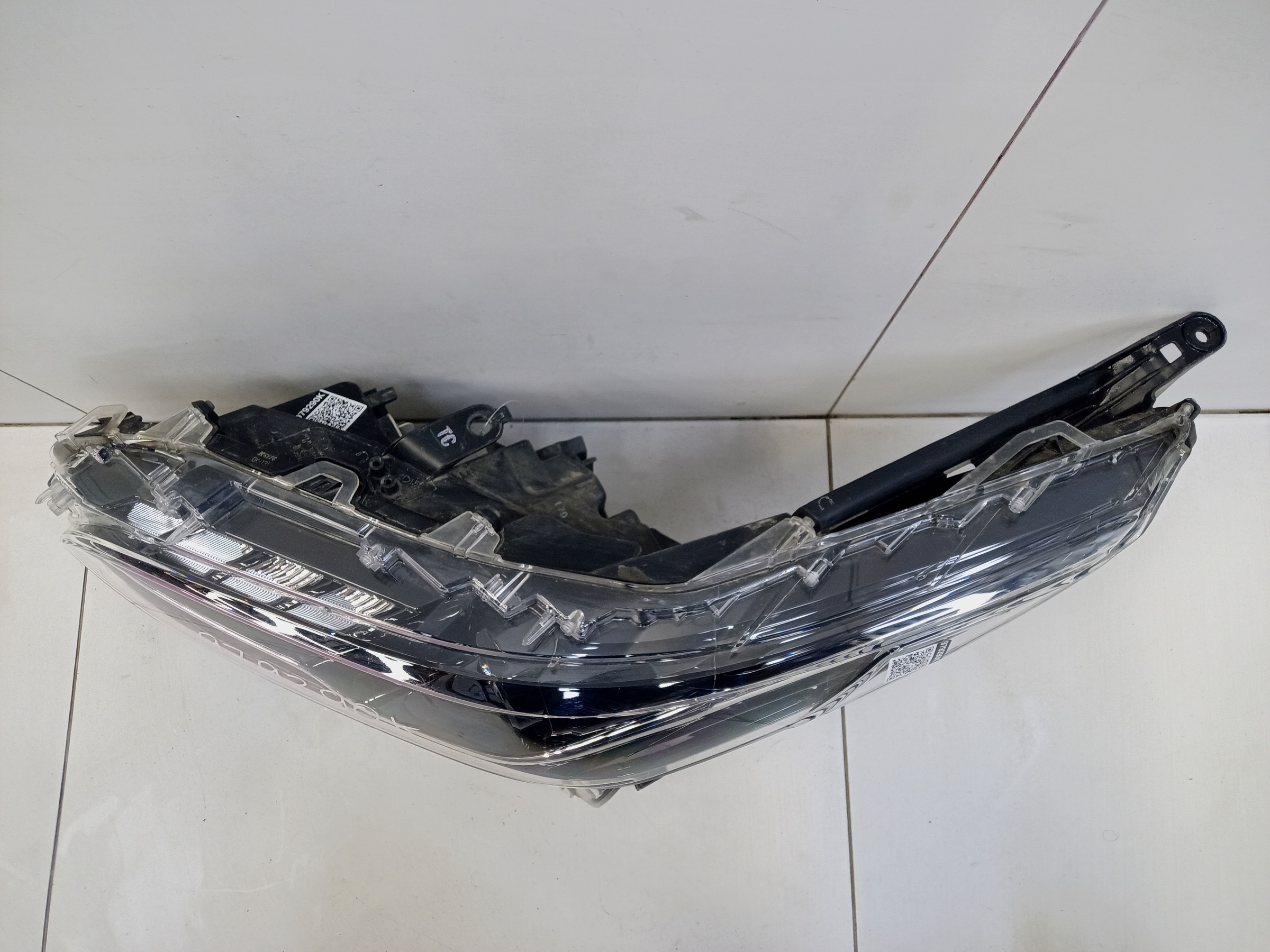 Фара передняя левая Toyota Fortuner 2 Restail LED