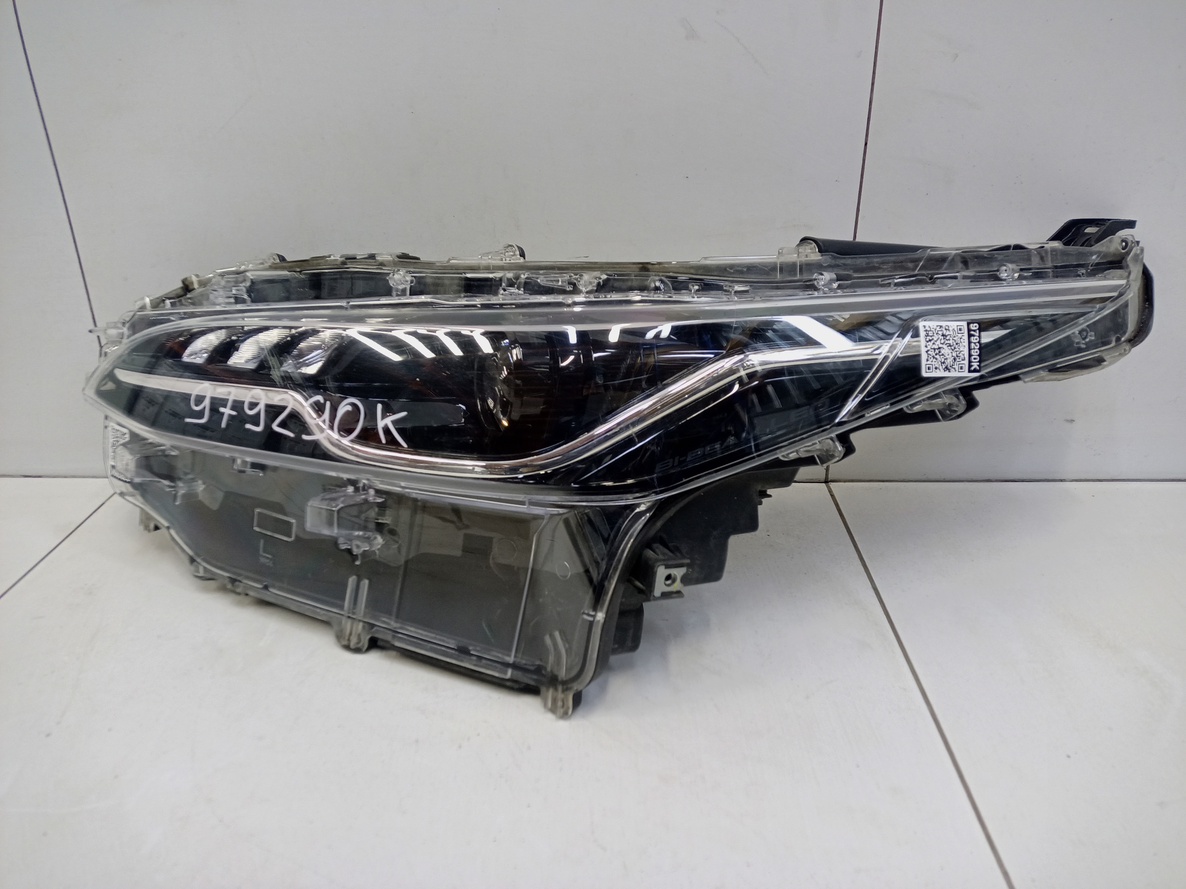 Фара передняя левая Toyota Fortuner 2 Restail LED