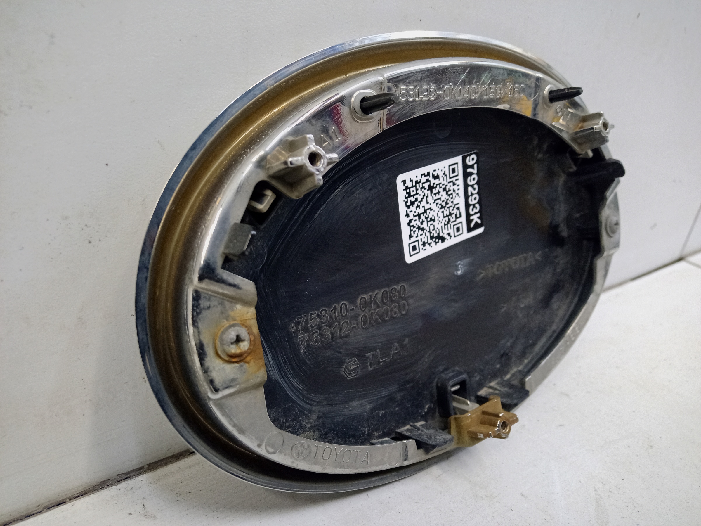 Эмблема решетки радиатора Toyota Fortuner 2