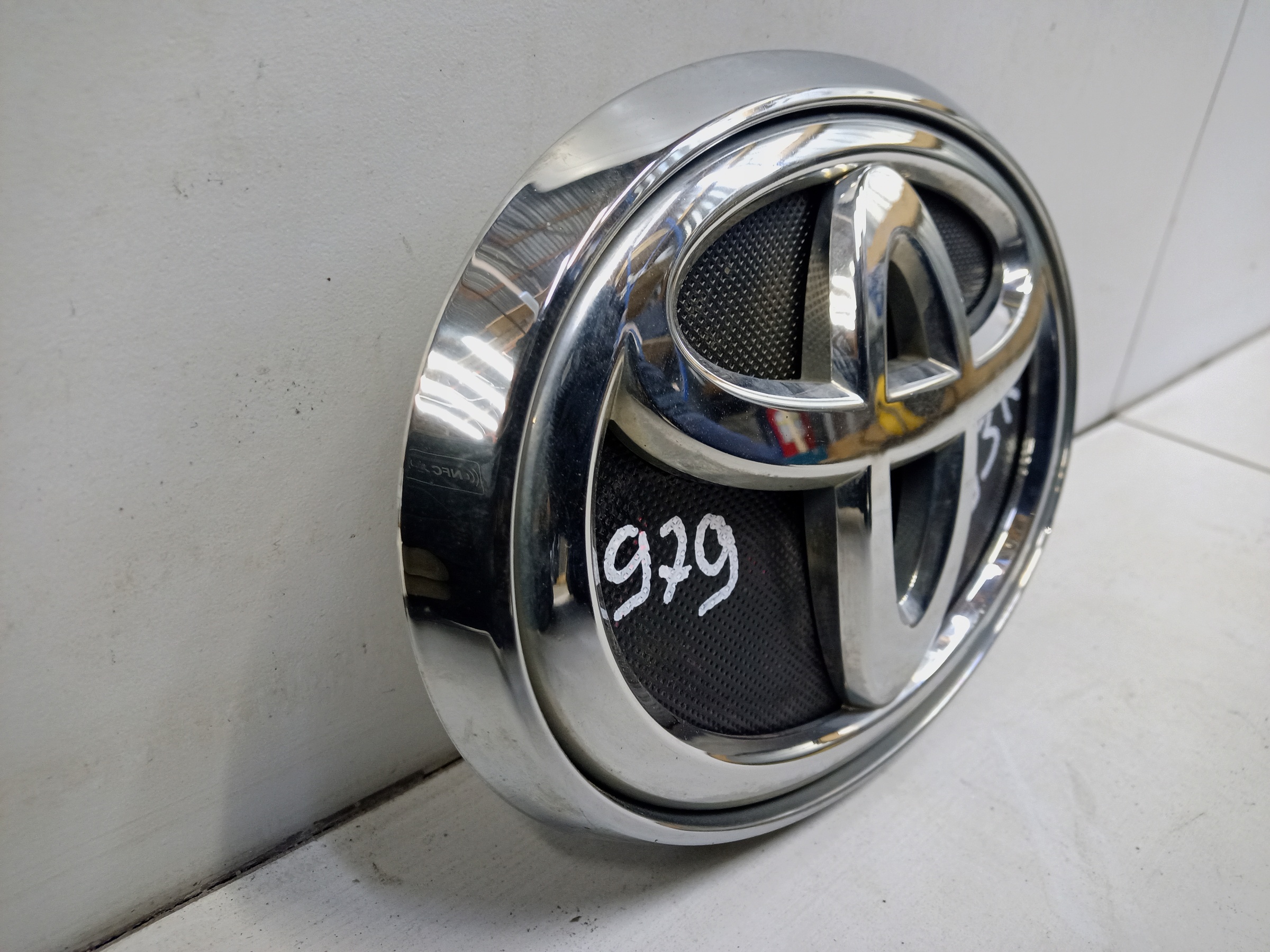 Эмблема решетки радиатора Toyota Fortuner 2