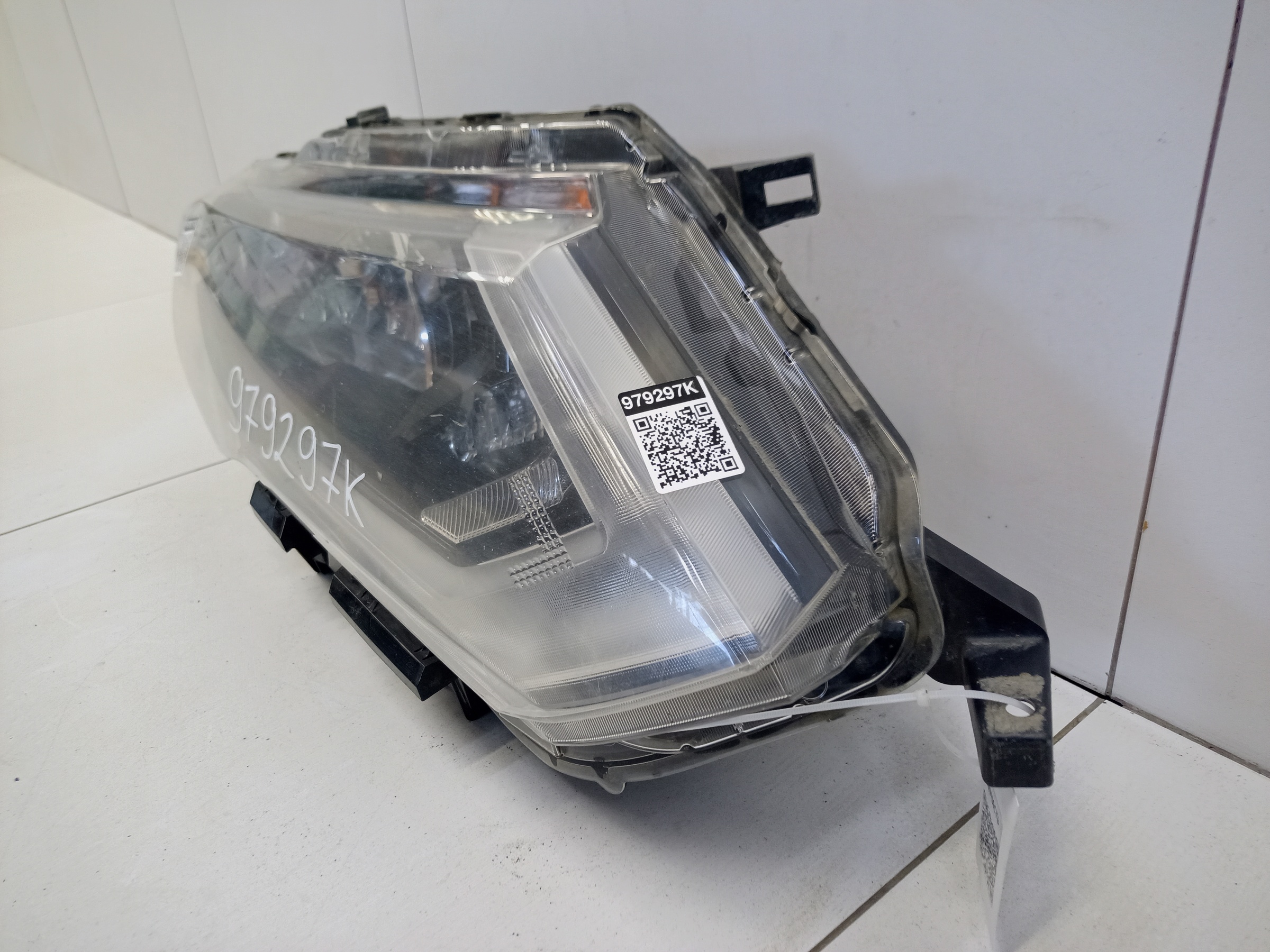 Фара передняя правая Nissan X-Trail T32 Restail галоген