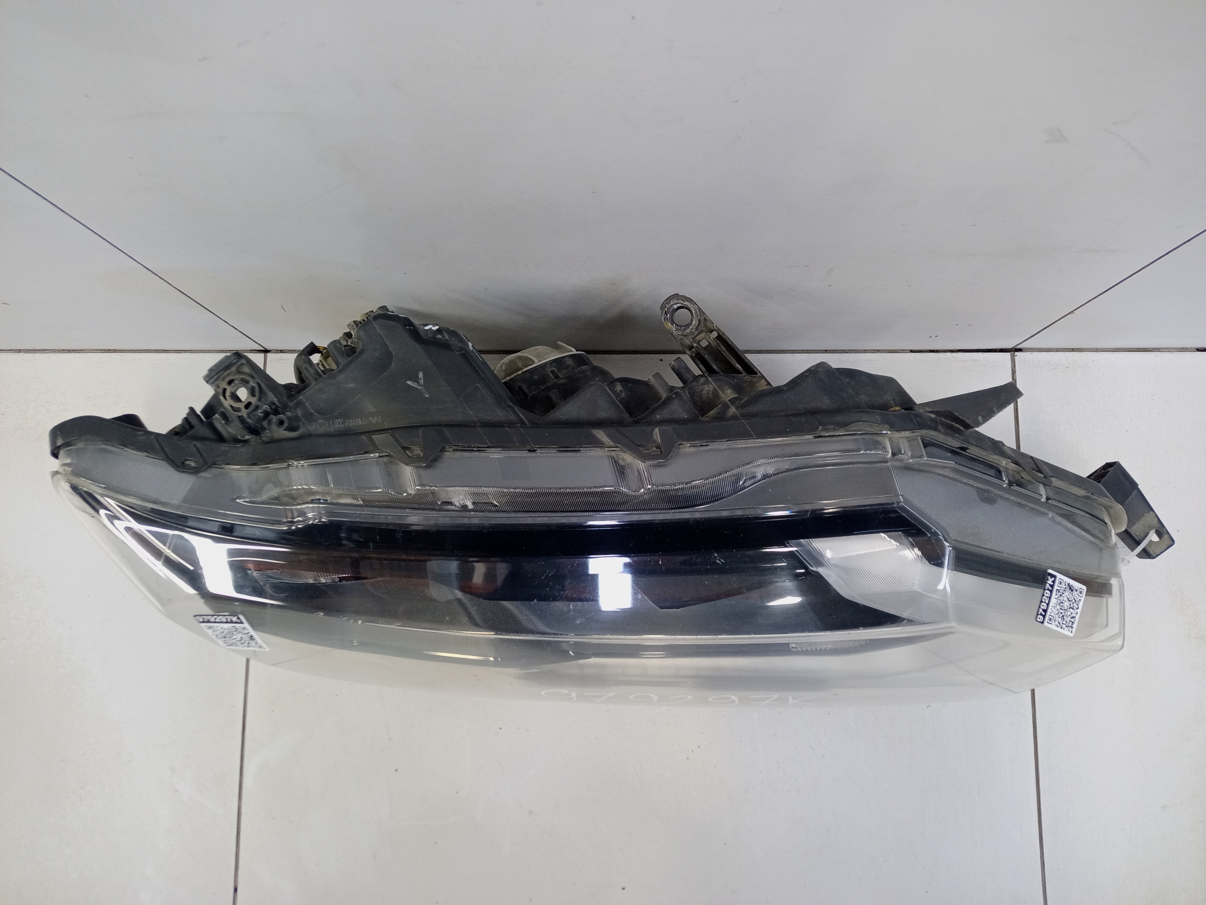 Фара передняя правая Nissan X-Trail T32 Restail галоген