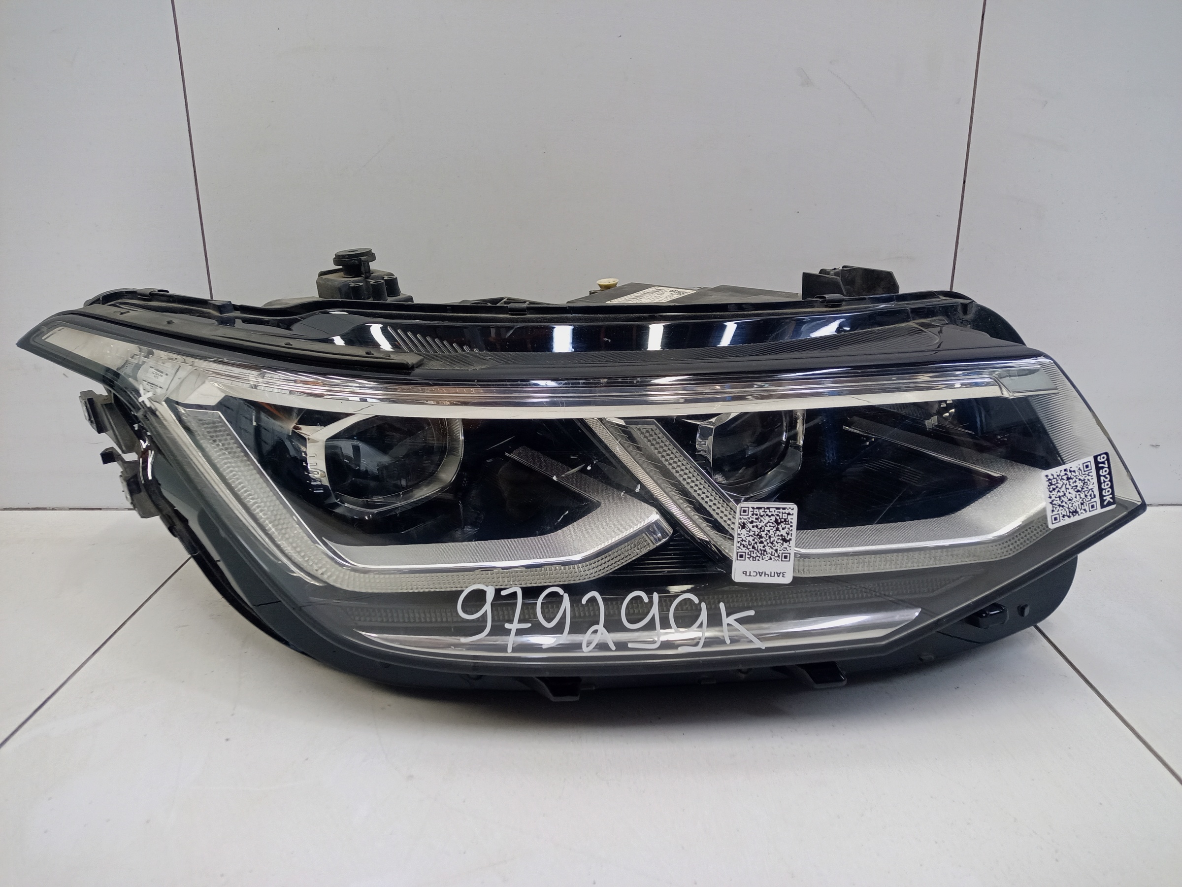 Фара передняя правая Volkswagen Tiguan 2 Restail LED