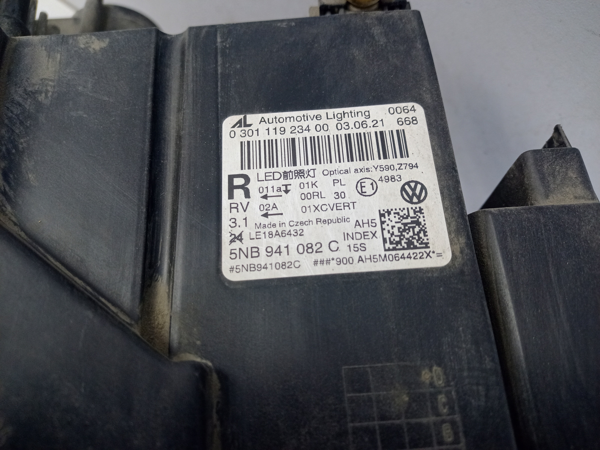 Фара передняя правая Volkswagen Tiguan 2 Restail LED