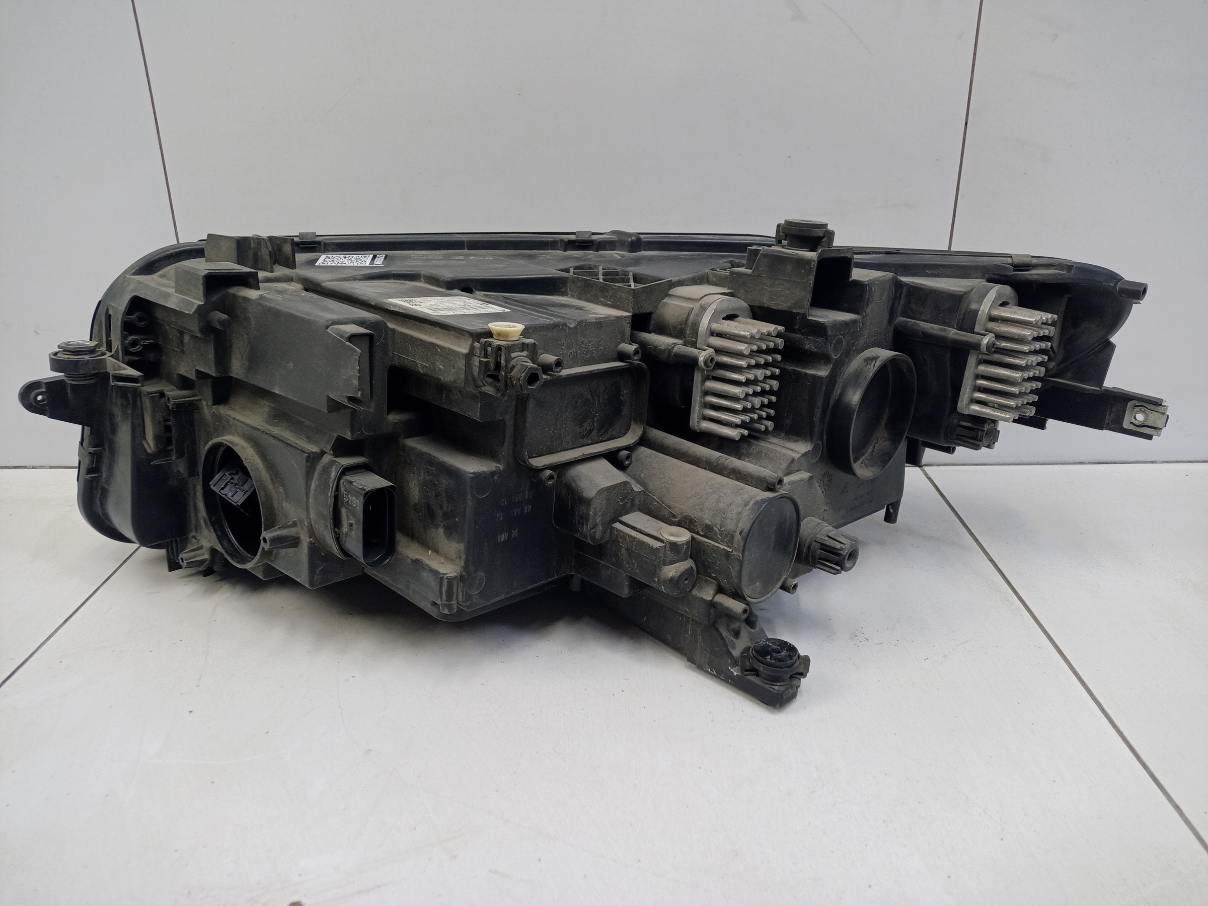 Фара передняя правая Volkswagen Tiguan 2 Restail LED