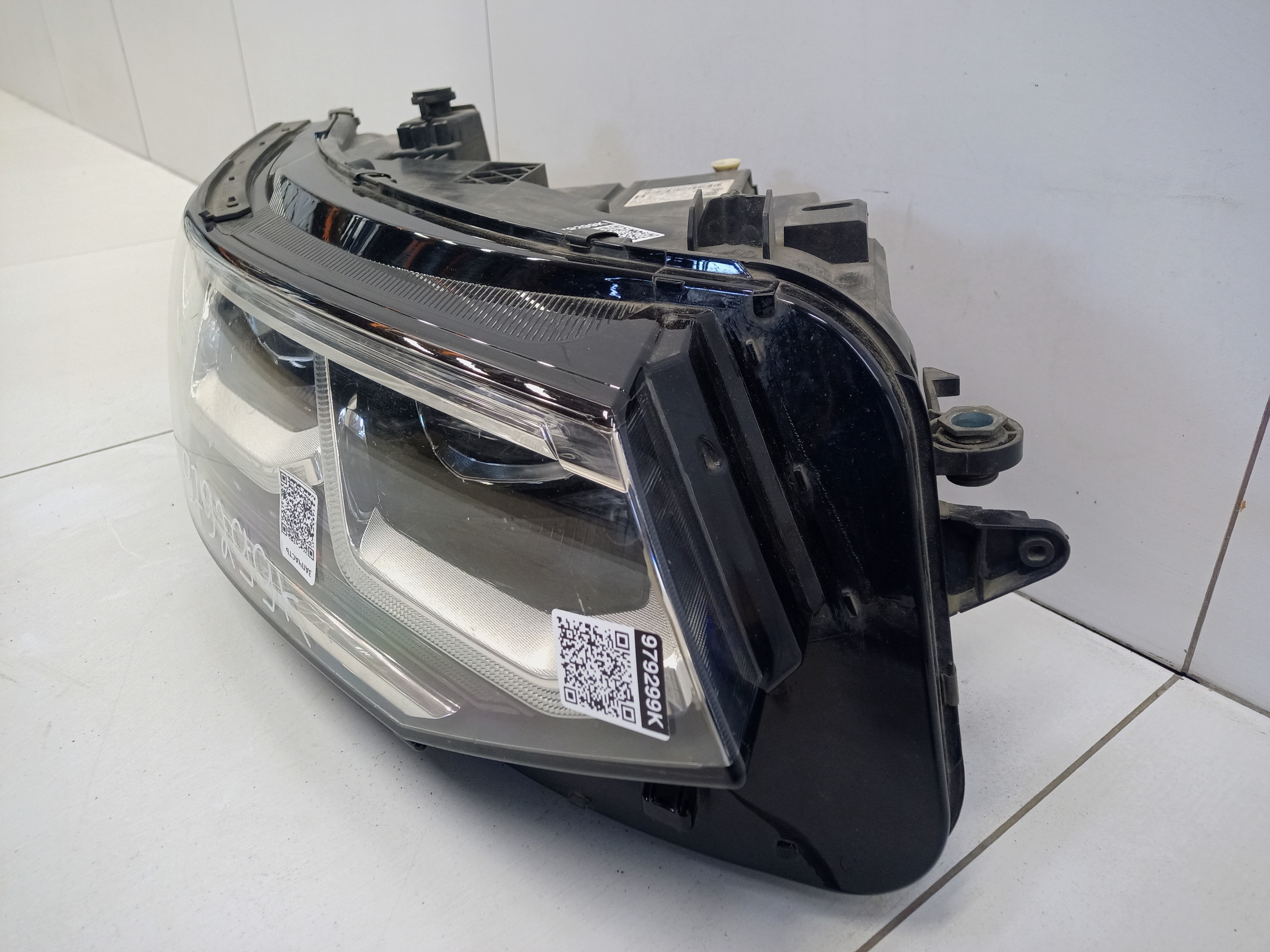 Фара передняя правая Volkswagen Tiguan 2 Restail LED