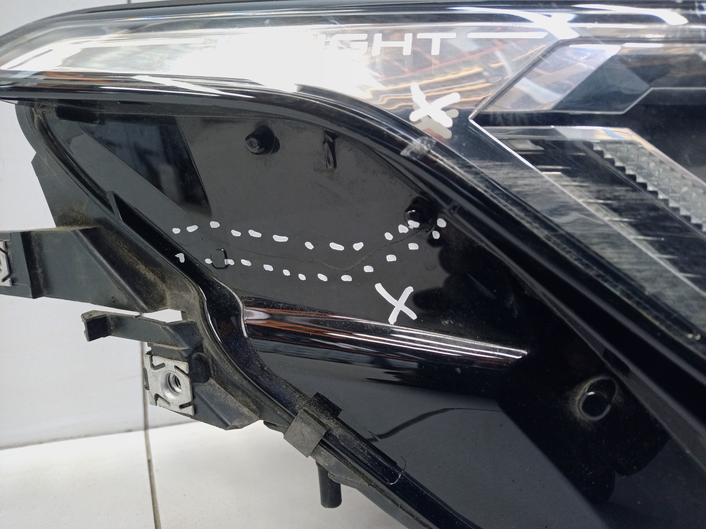 Фара передняя правая Volkswagen Tiguan 2 Restail LED