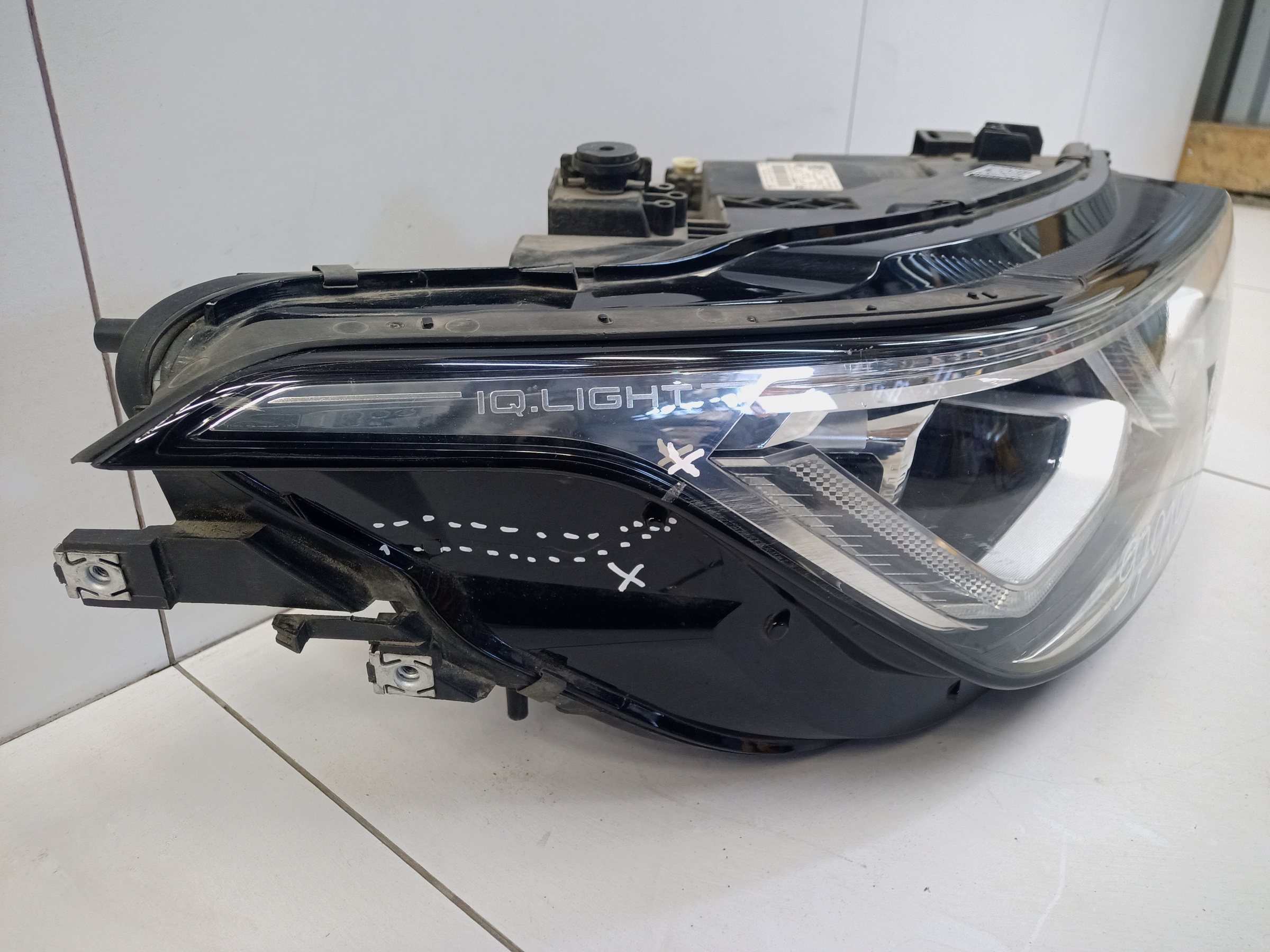 Фара передняя правая Volkswagen Tiguan 2 Restail LED