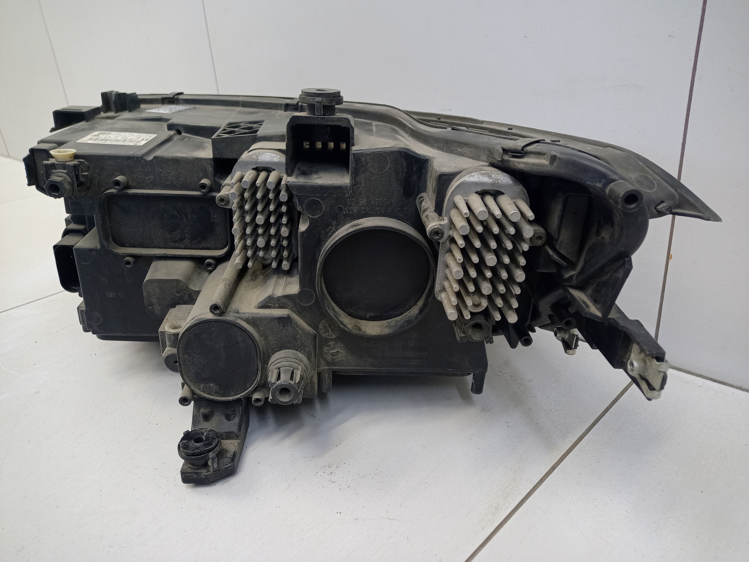 Фара передняя правая Volkswagen Tiguan 2 Restail LED