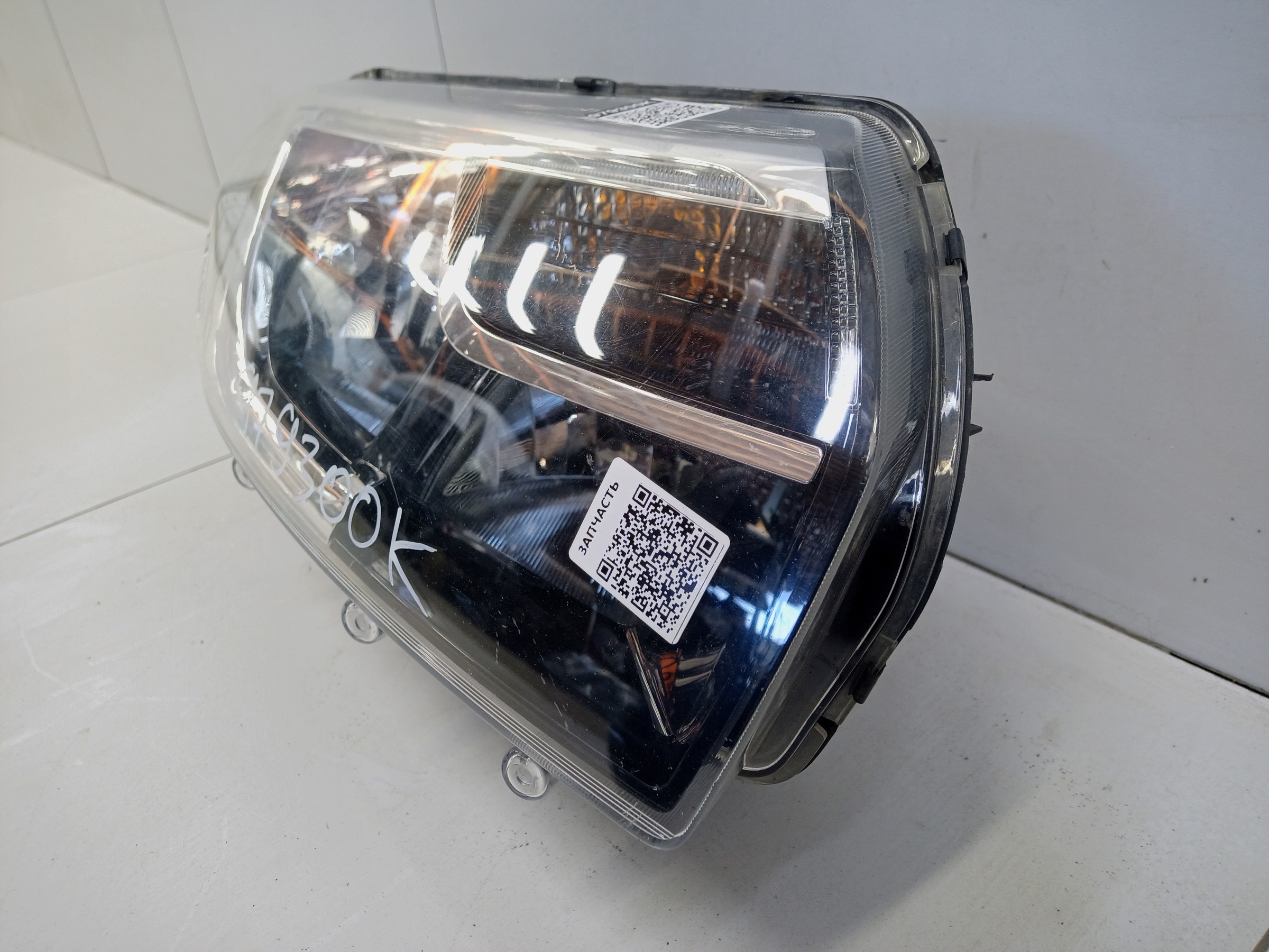 Фара передняя правая Renault Sandero 2 Restail галоген с ДХО