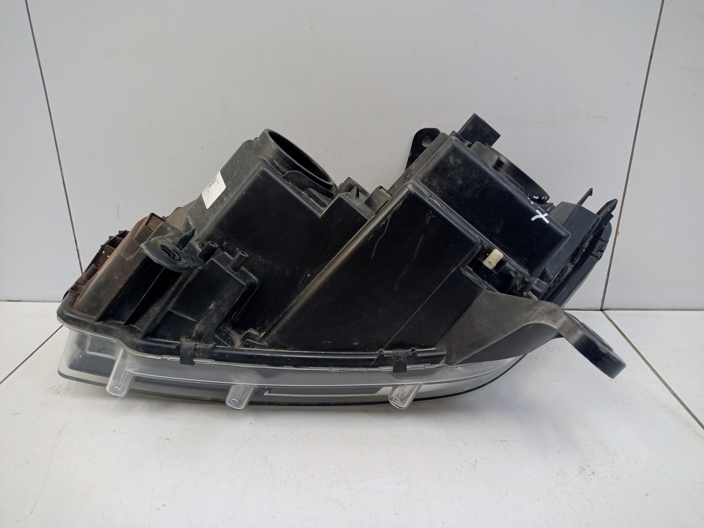 Фара передняя правая Renault Sandero 2 Restail галоген с ДХО