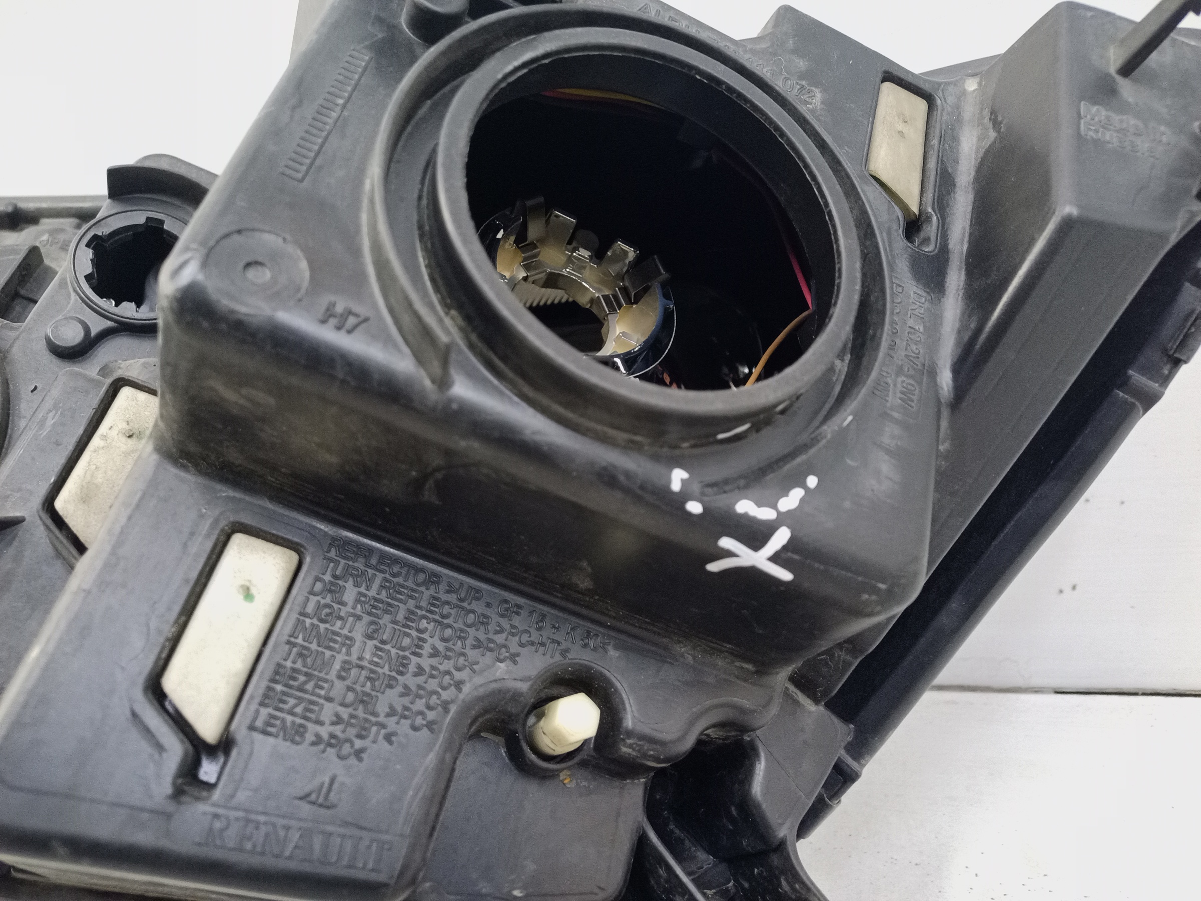 Фара передняя правая Renault Sandero 2 Restail галоген с ДХО