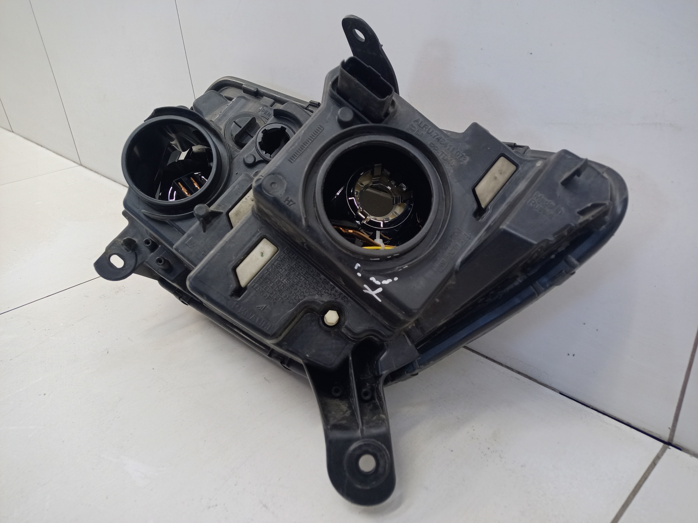 Фара передняя правая Renault Sandero 2 Restail галоген с ДХО