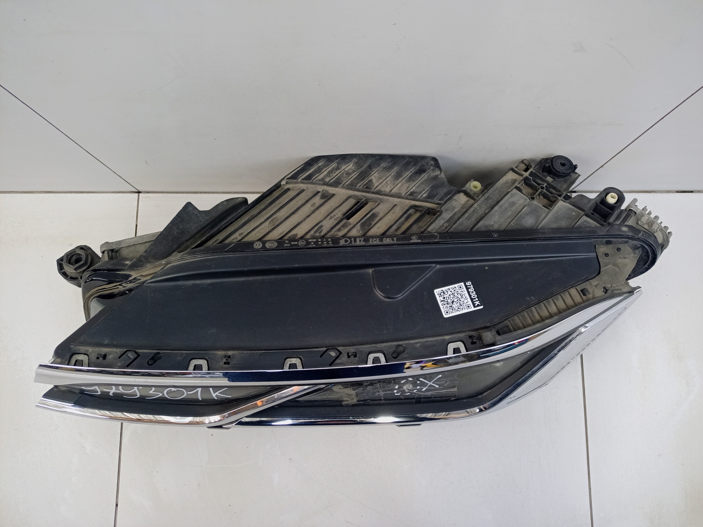 Фара передняя левая Volkswagen Touareg 3 LED